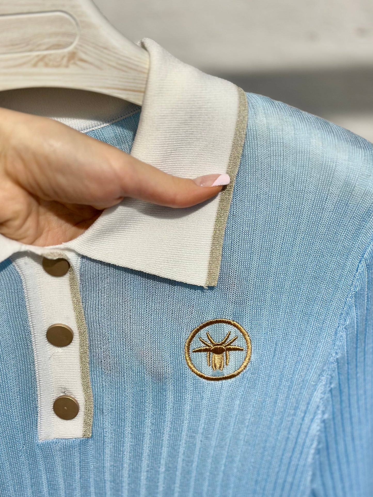 Дамска блуза тънко плетиво с якичка-синя