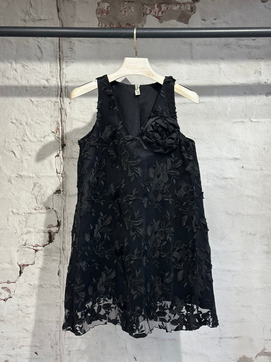 Дамска рокля с акцент цвете