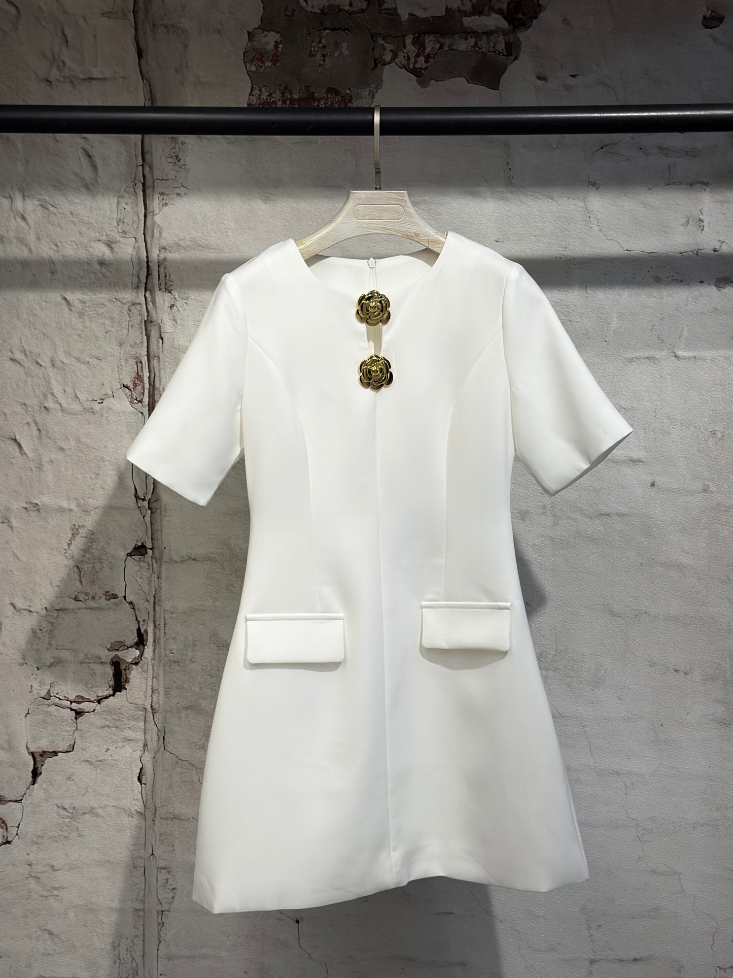 Дамска коктейлна рокля-бяла