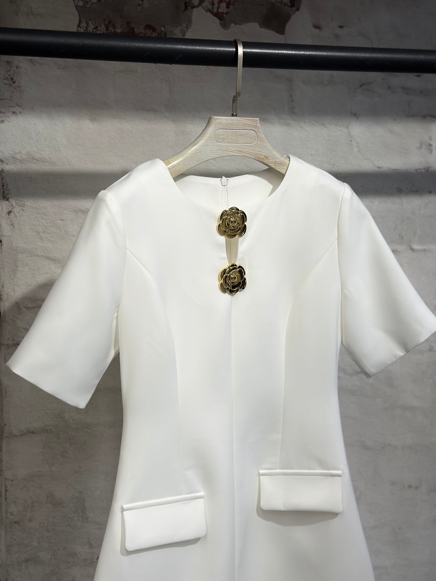 Дамска коктейлна рокля-бяла