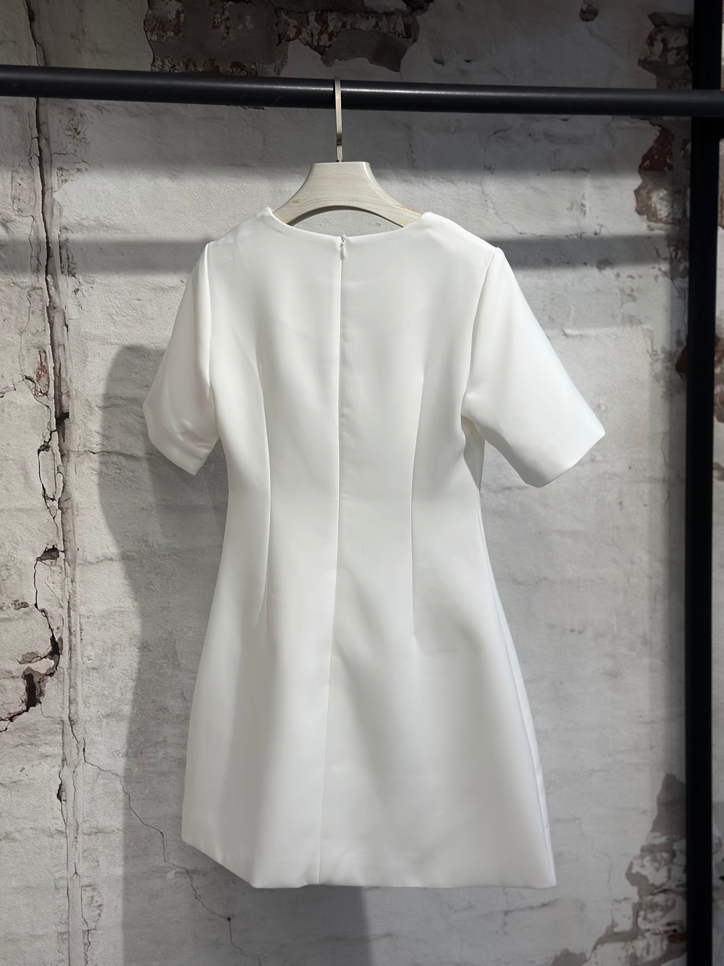 Дамска коктейлна рокля-бяла