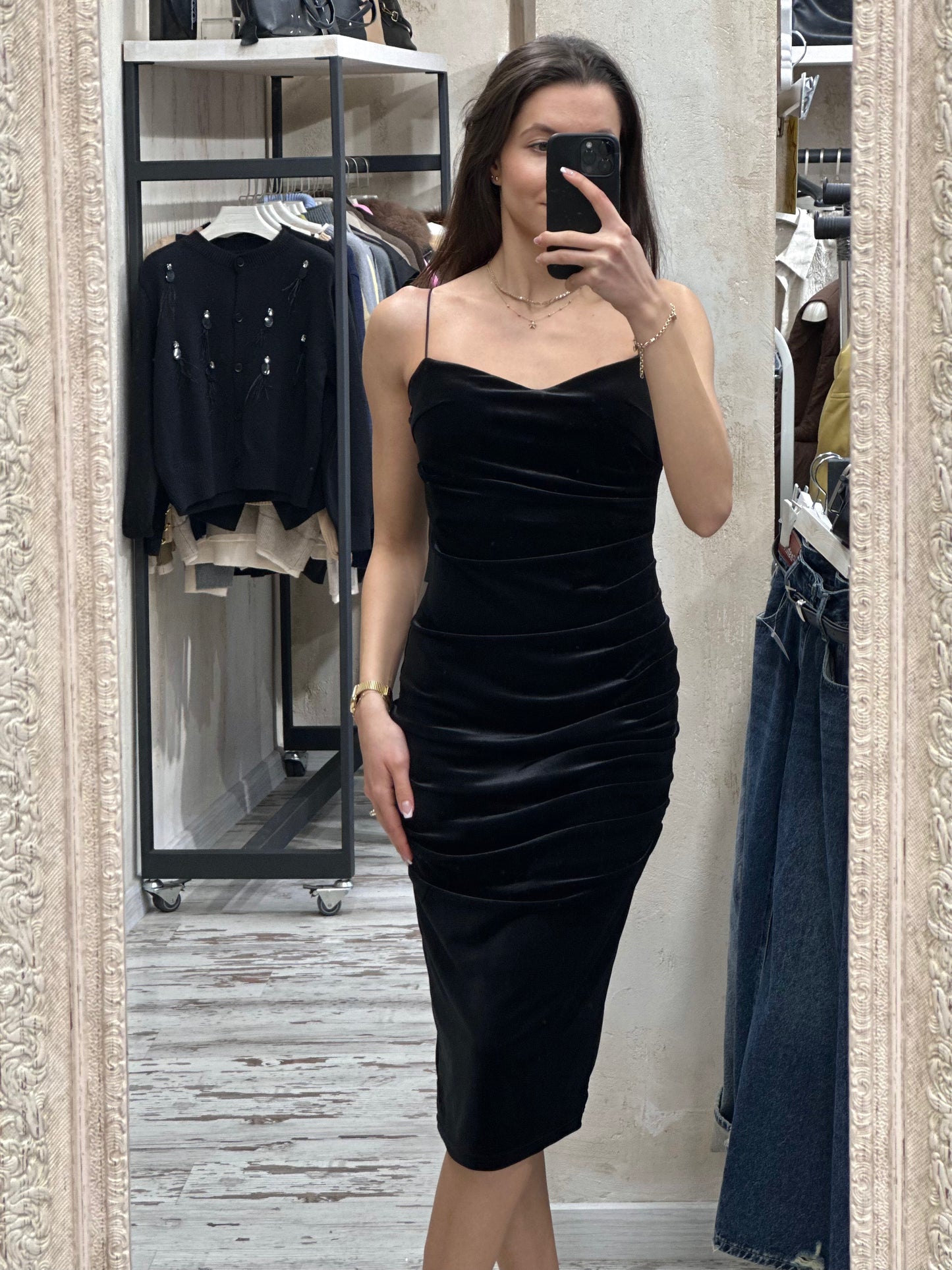 Дамска класическа рокля с тънки презрамки