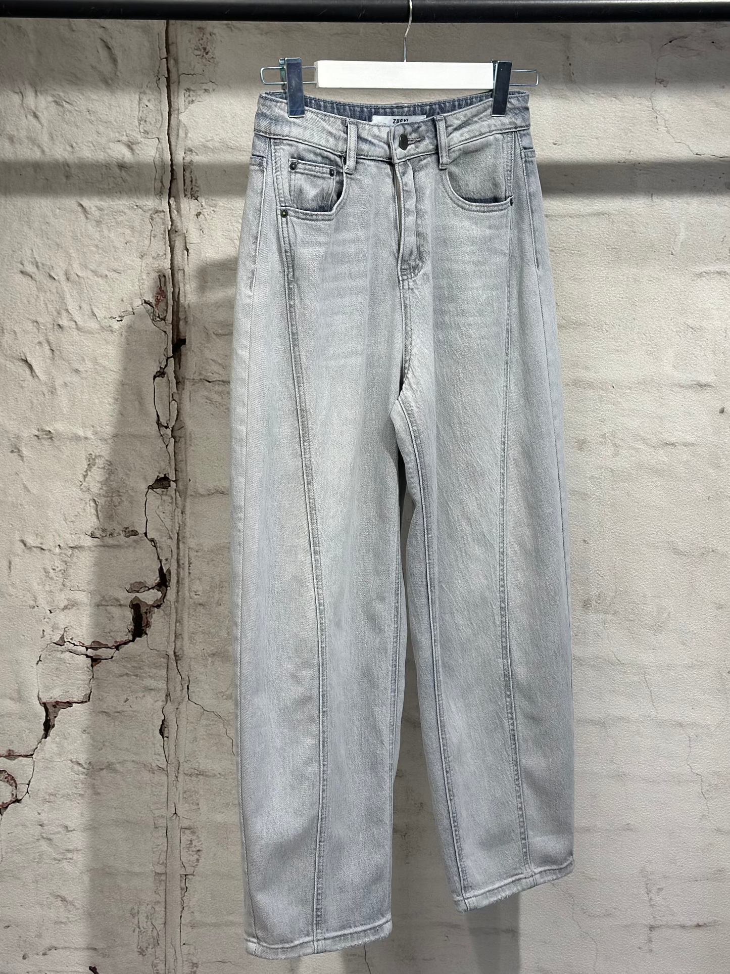 Дамски дънки с висока талия в светъл деним