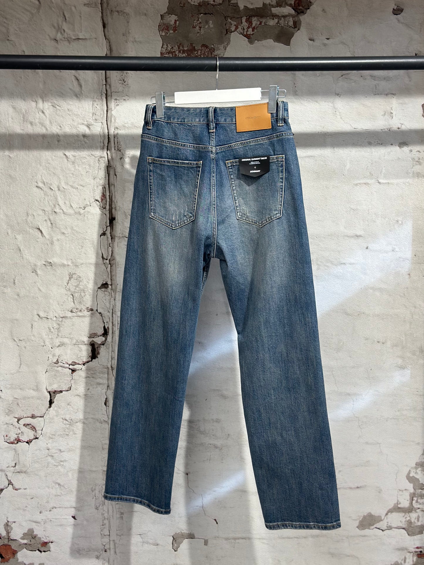 Мъжки дънки - прав модел