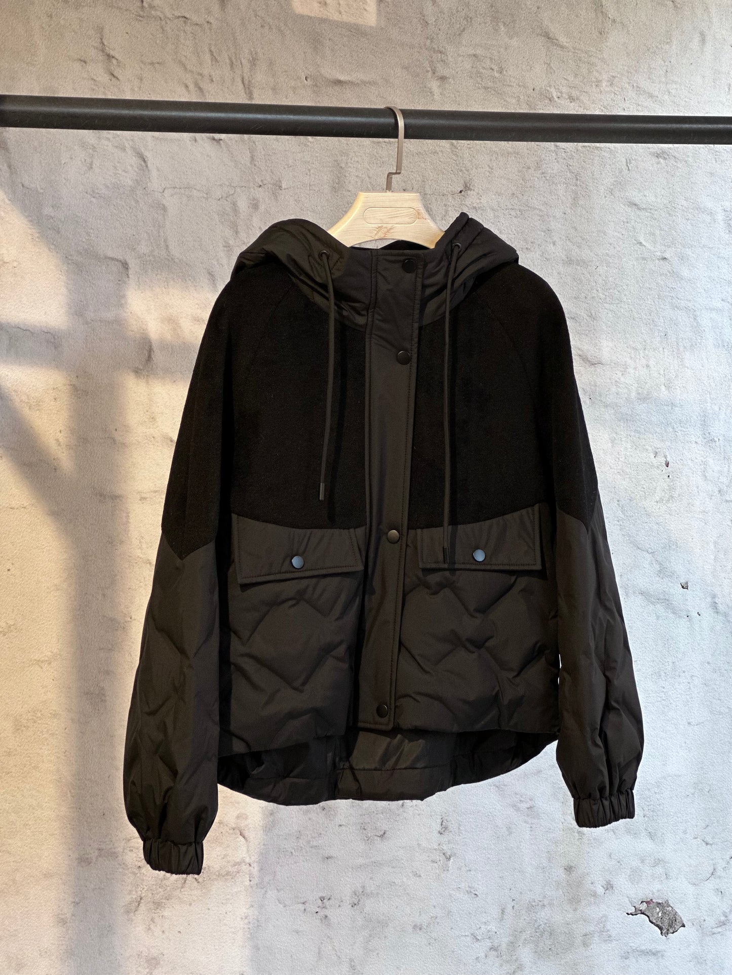 Дамско късо палто-черно