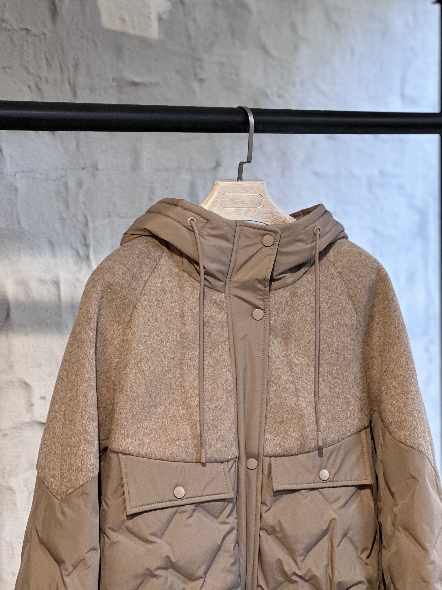 Дамско късо палто-бежово