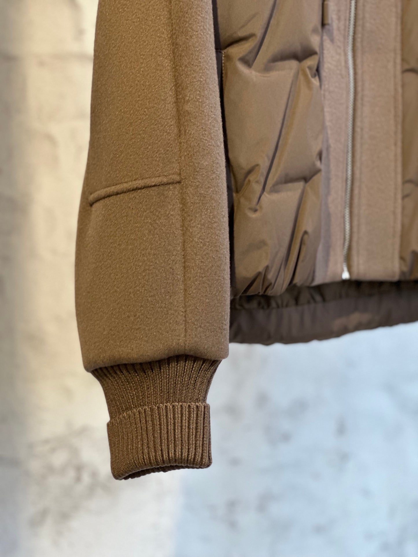 Дамско късо палто с цип-кафяво