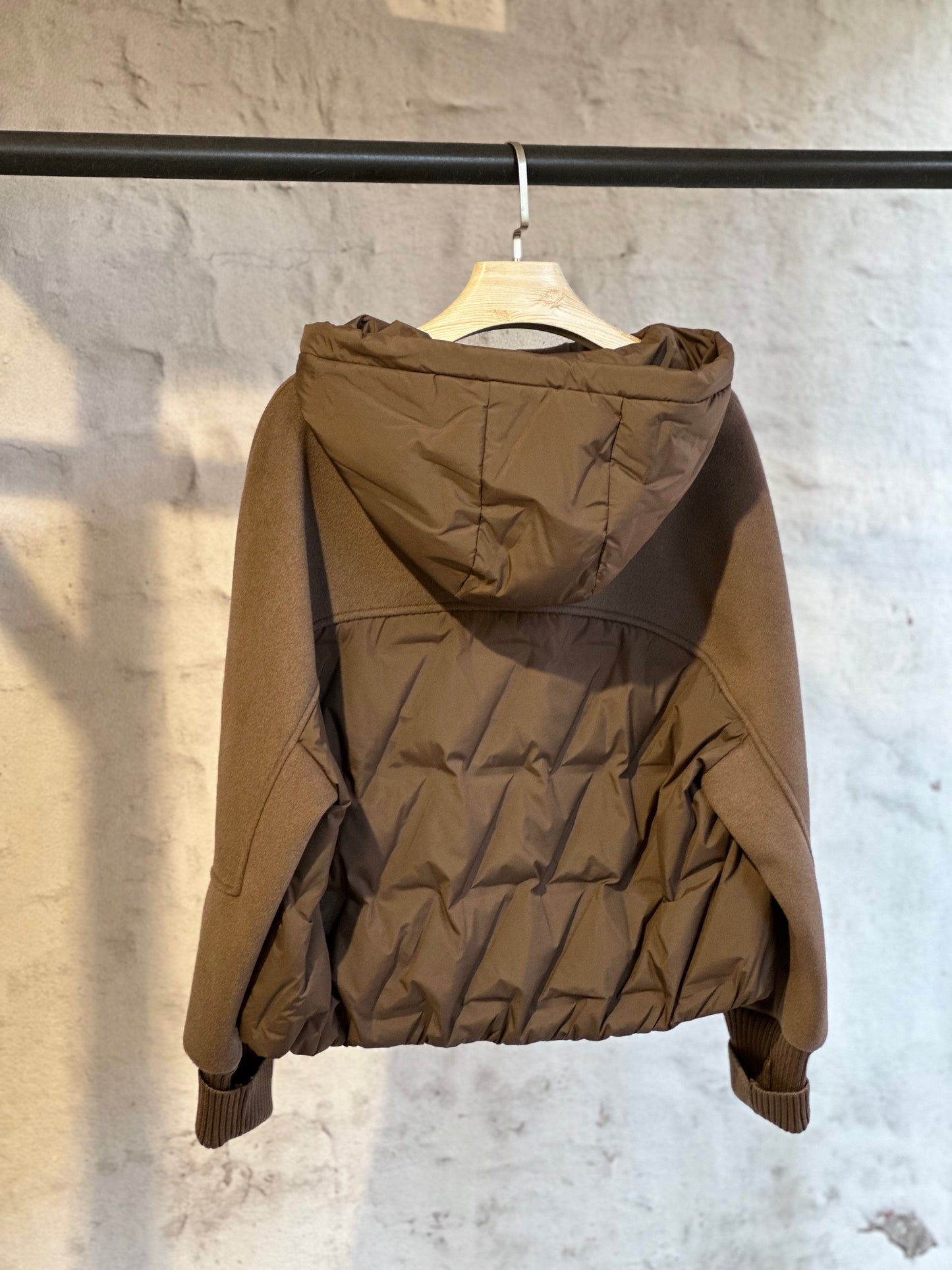 Дамско късо палто с цип-кафяво