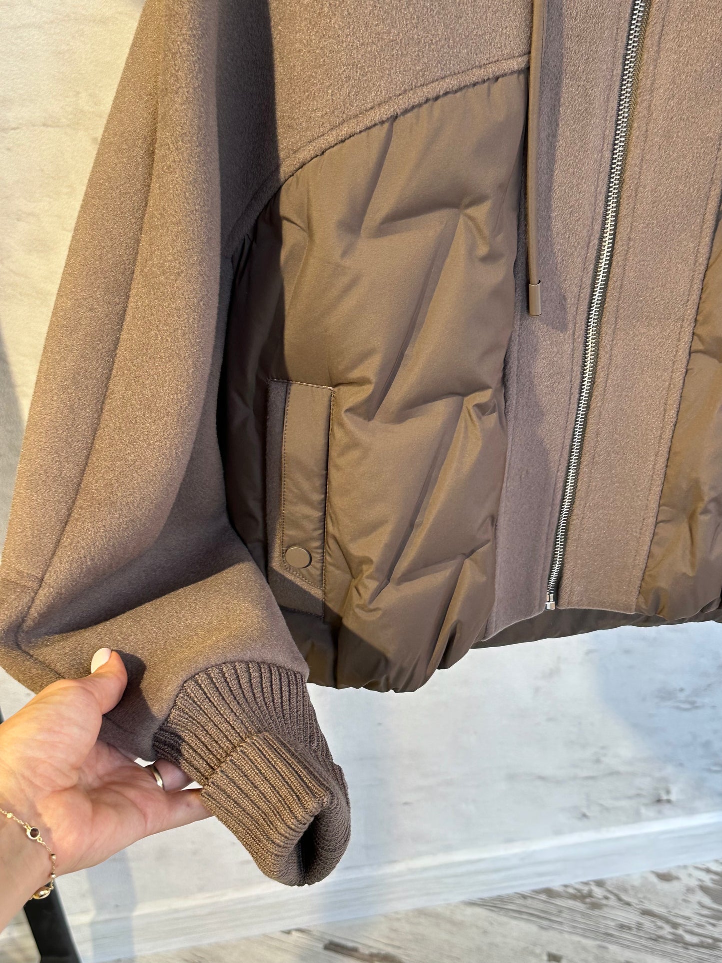 Дамско късо палто с цип-кафяво