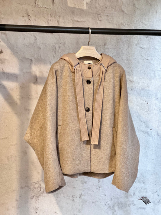 Дамско късо палто-бежово