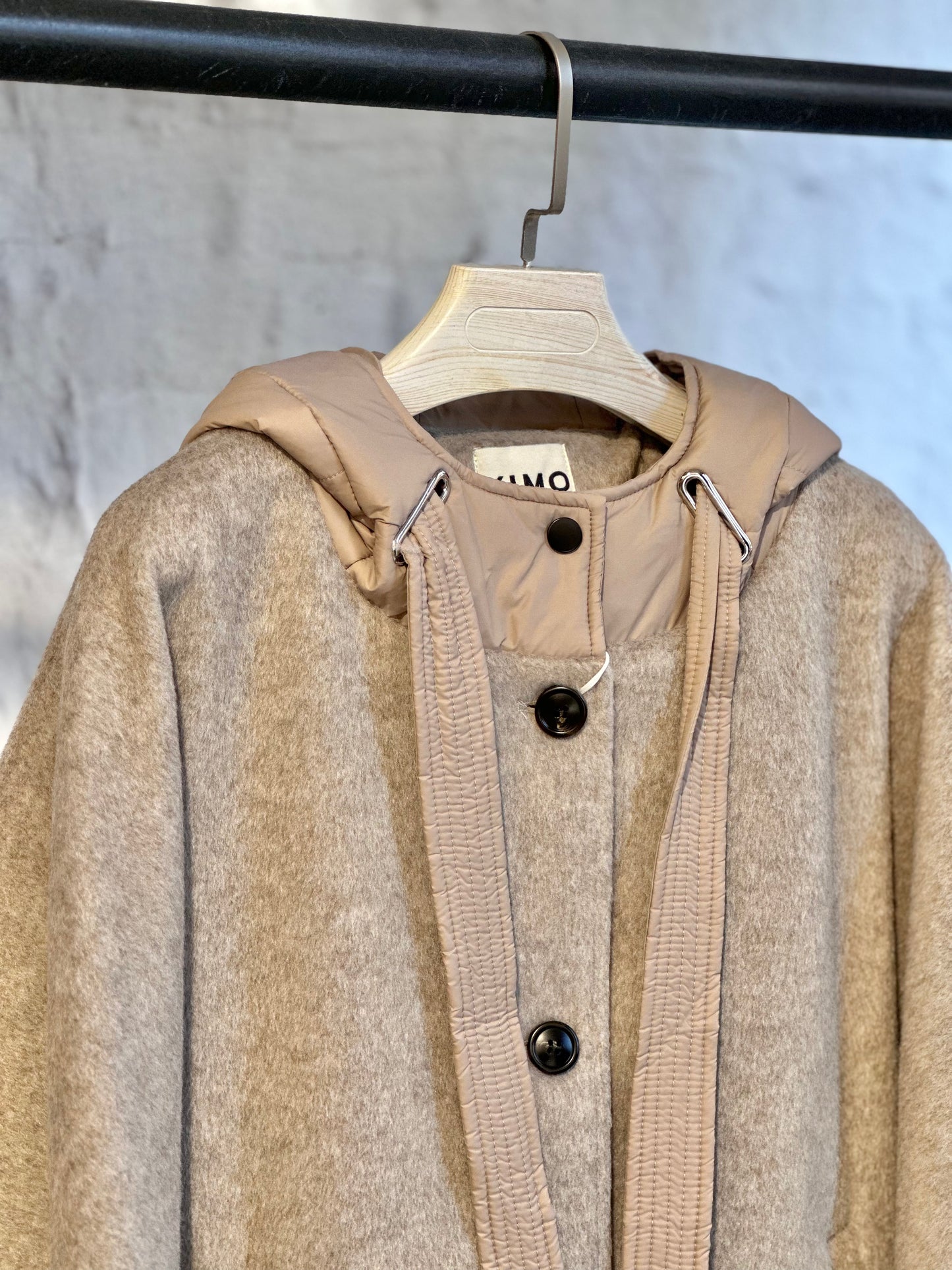 Дамско късо палто-бежово