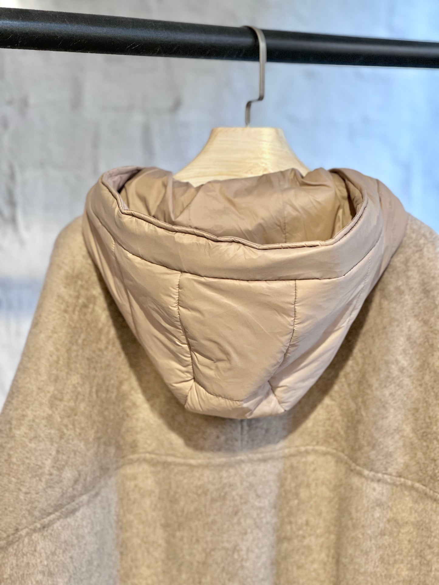 Дамско късо палто-бежово