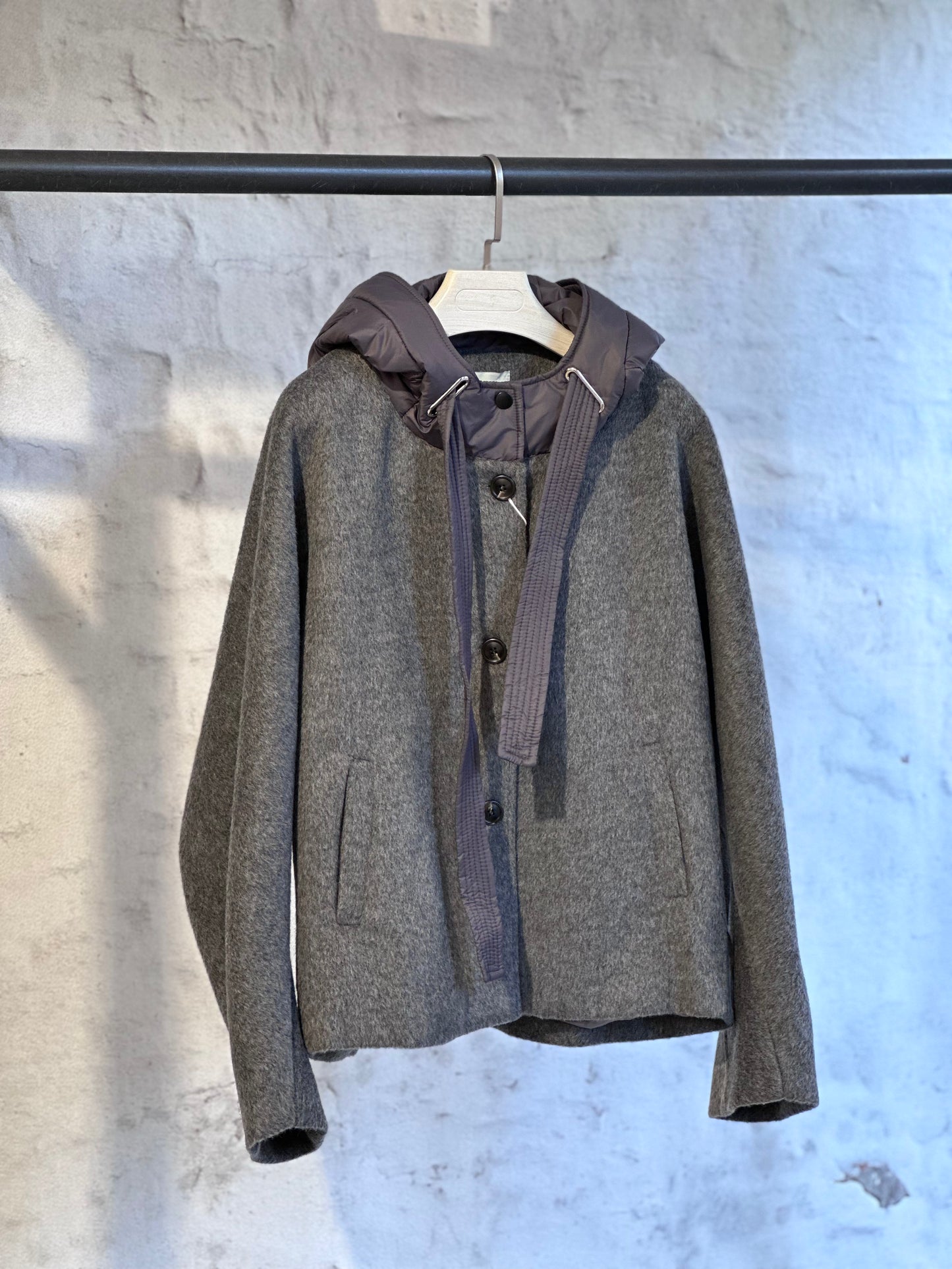 Дамско късо палто-сиво