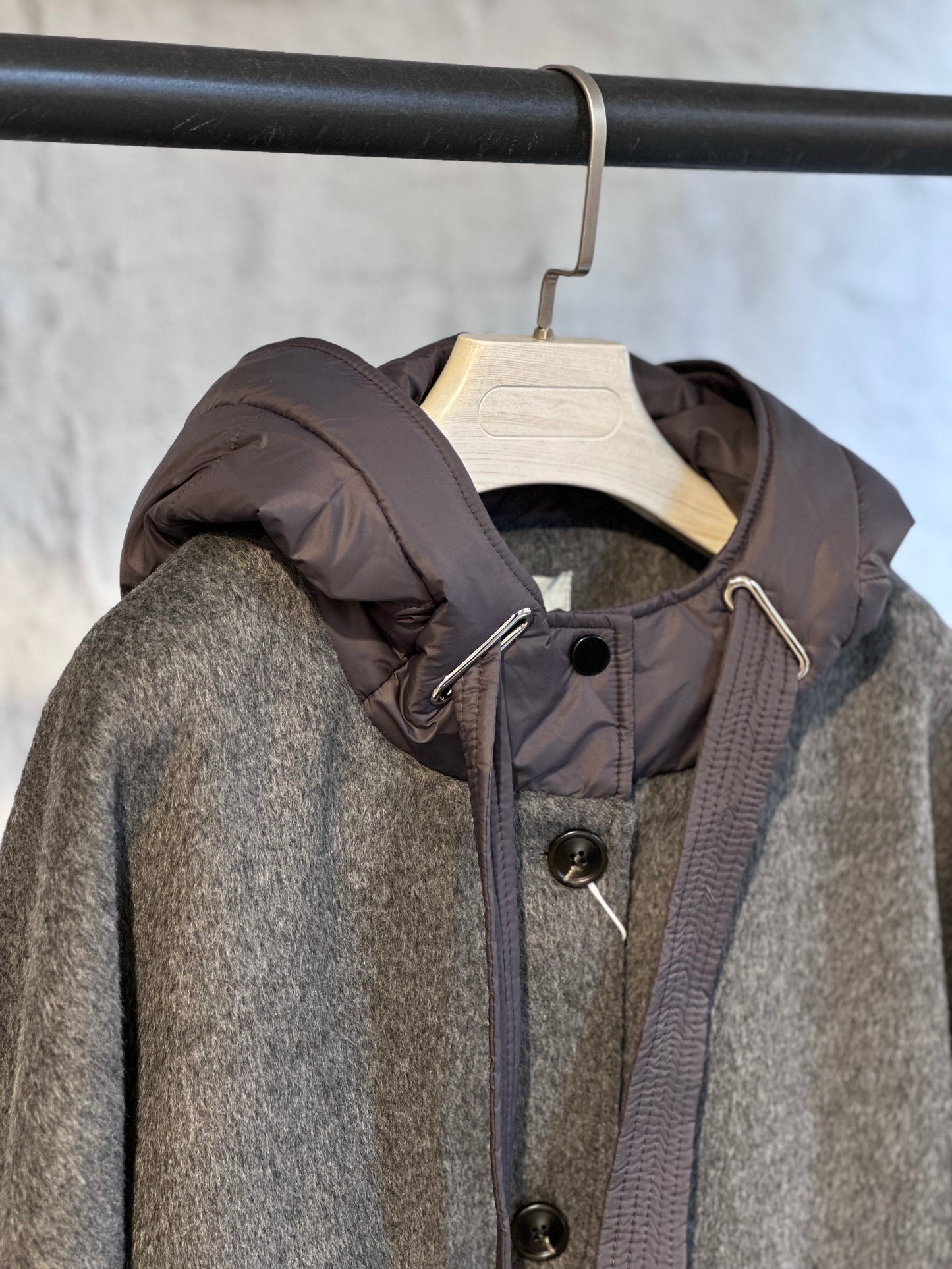 Дамско късо палто-сиво