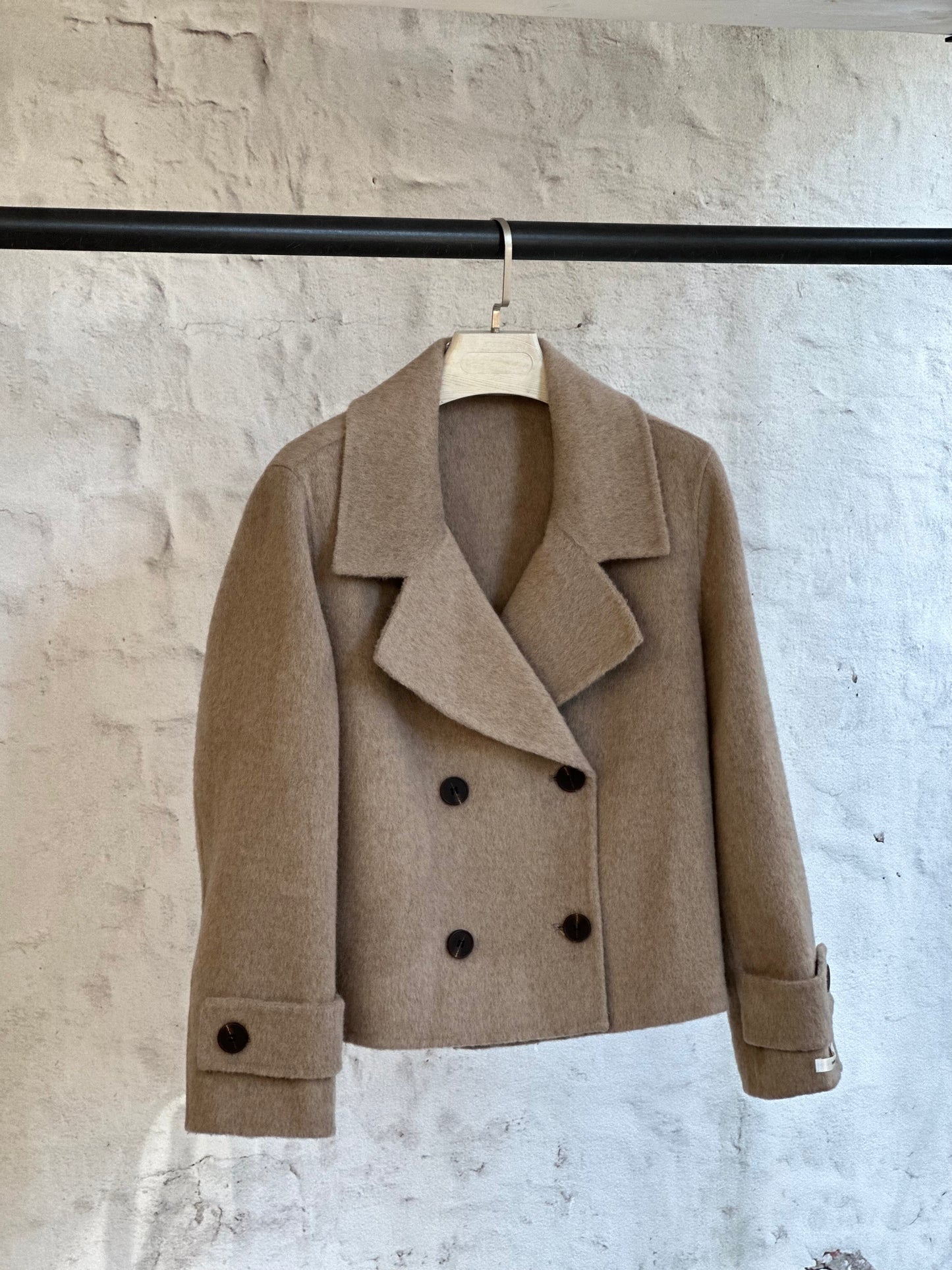 Дамско вълнено късо палто-черно