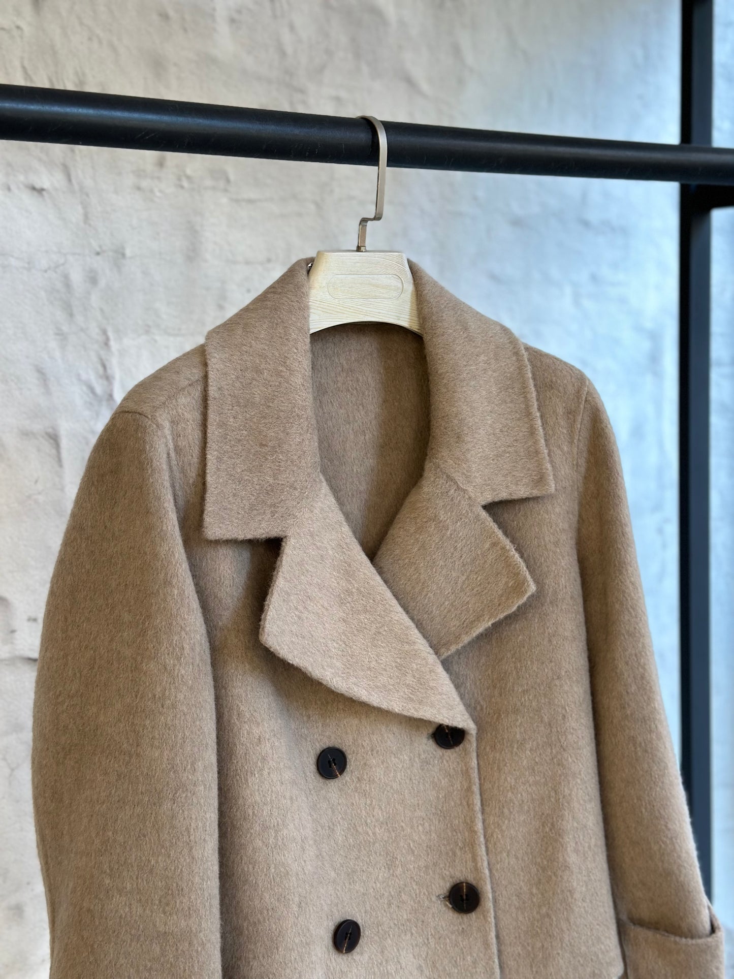 Дамско вълнено късо палто-бежово