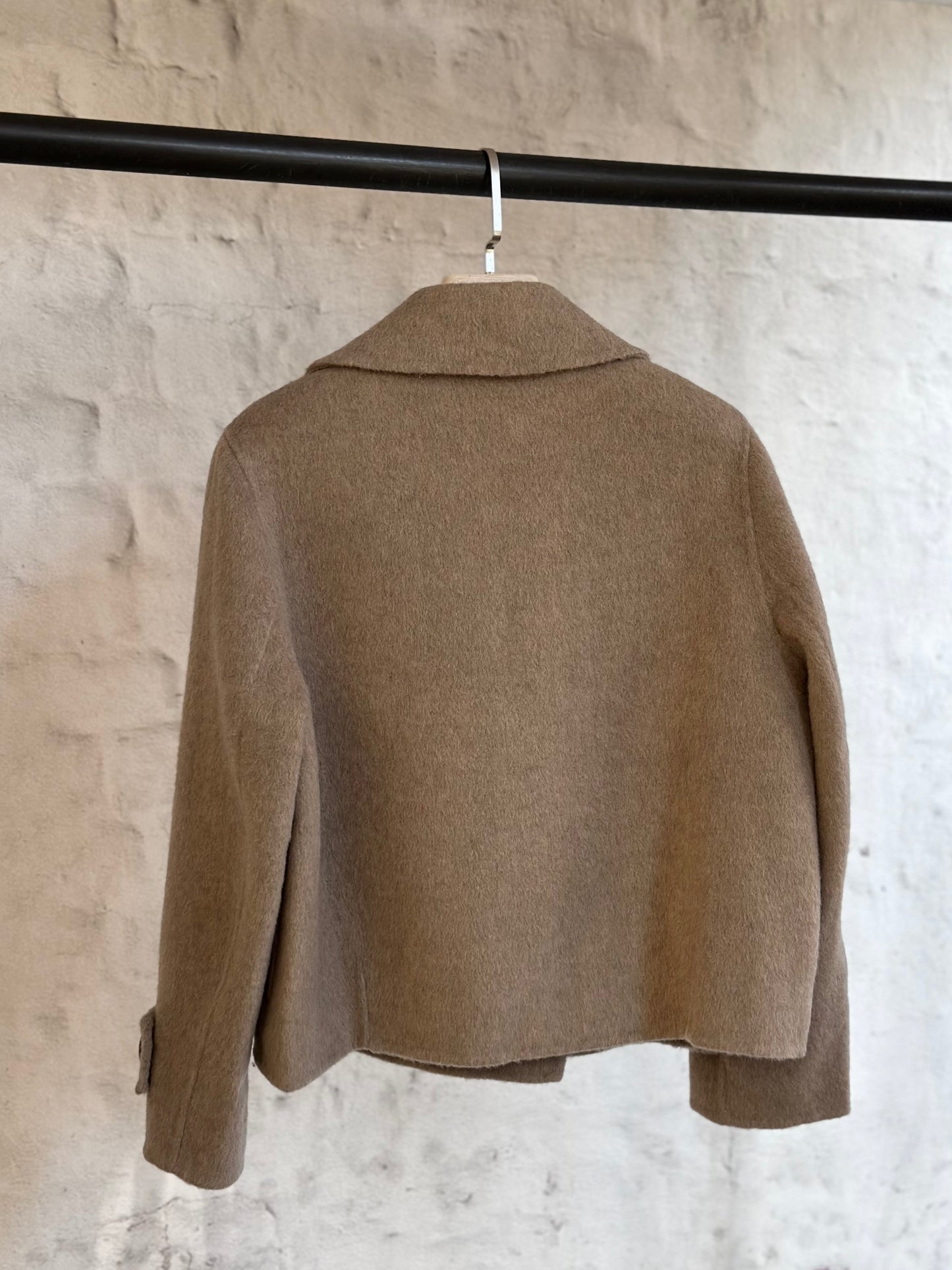 Дамско вълнено късо палто-бежово