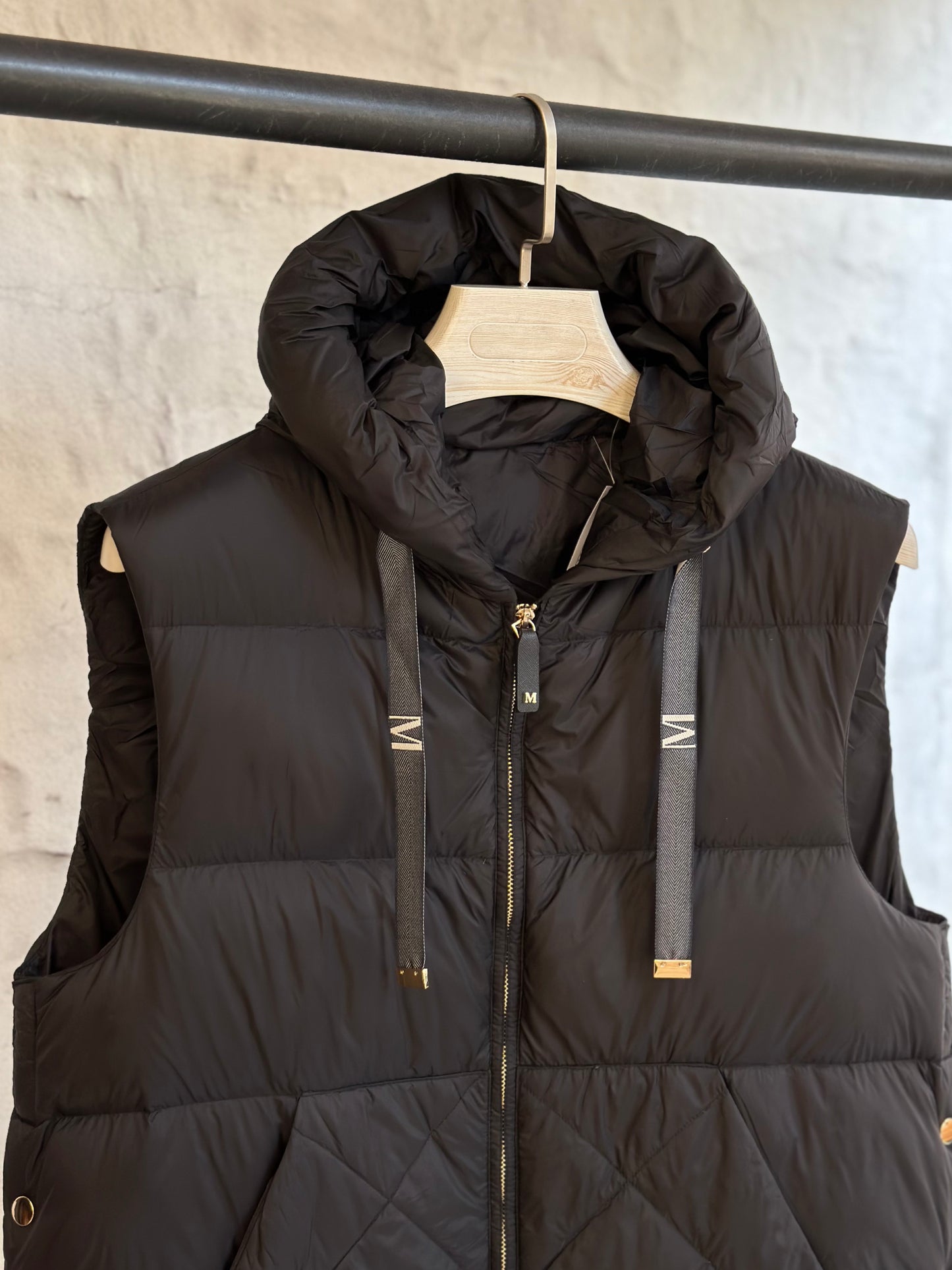 Дамски елек- къс, черен