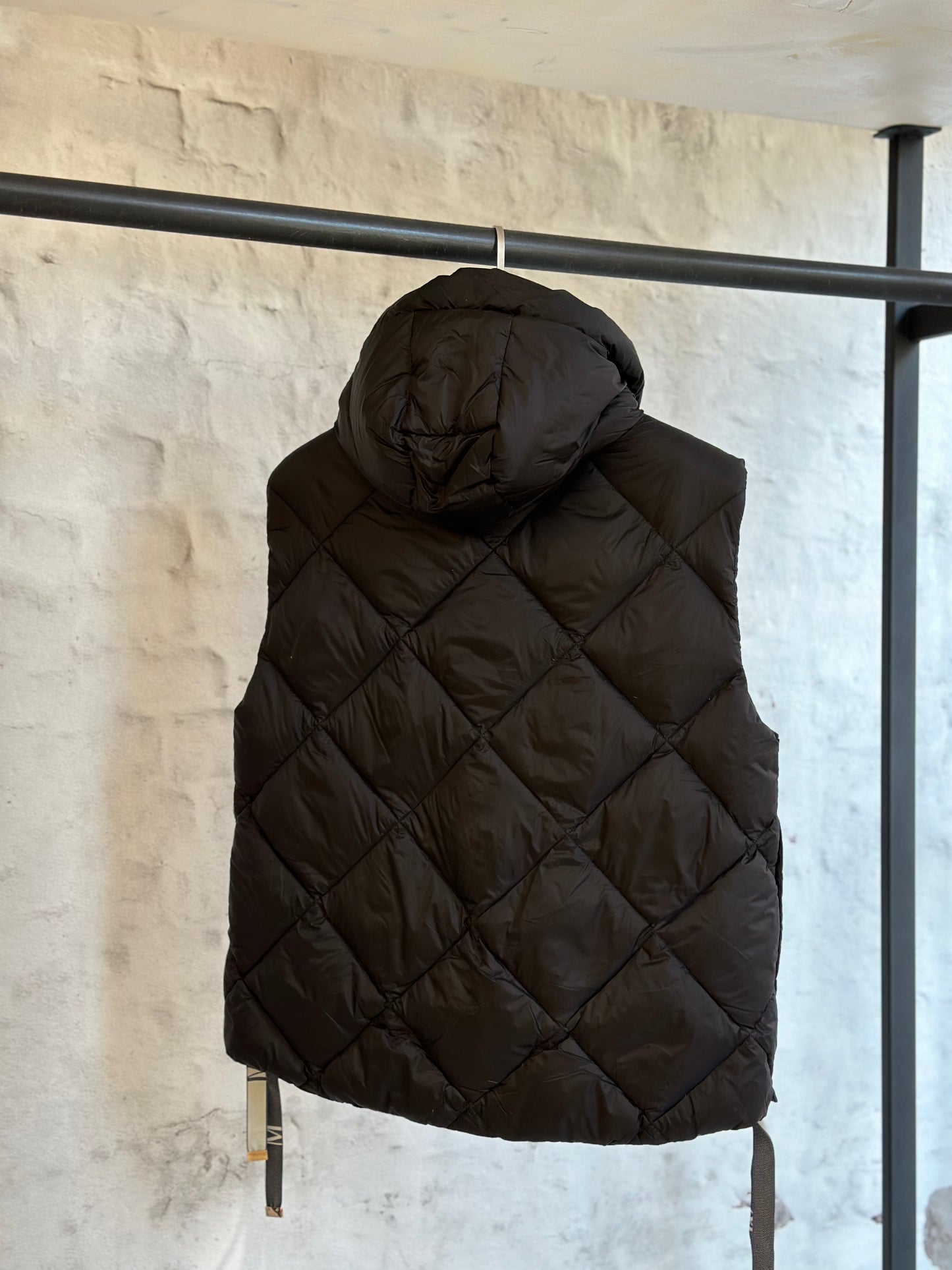 Дамски елек- къс, черен