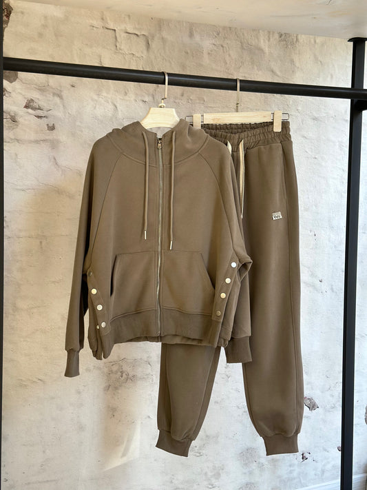 Дамски спортен екип (комплект)- кафяв