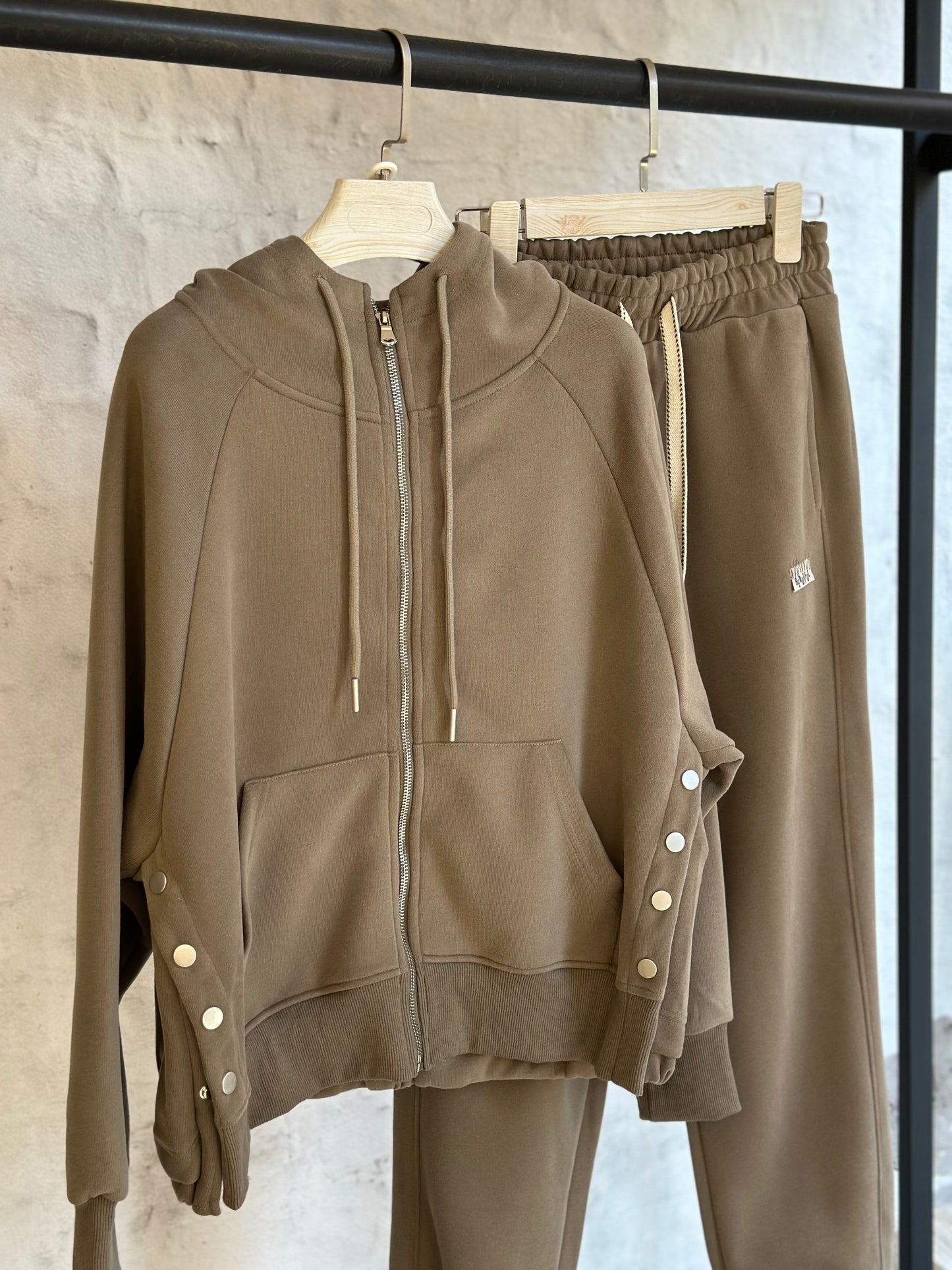 Дамски спортен екип (комплект)- кафяв