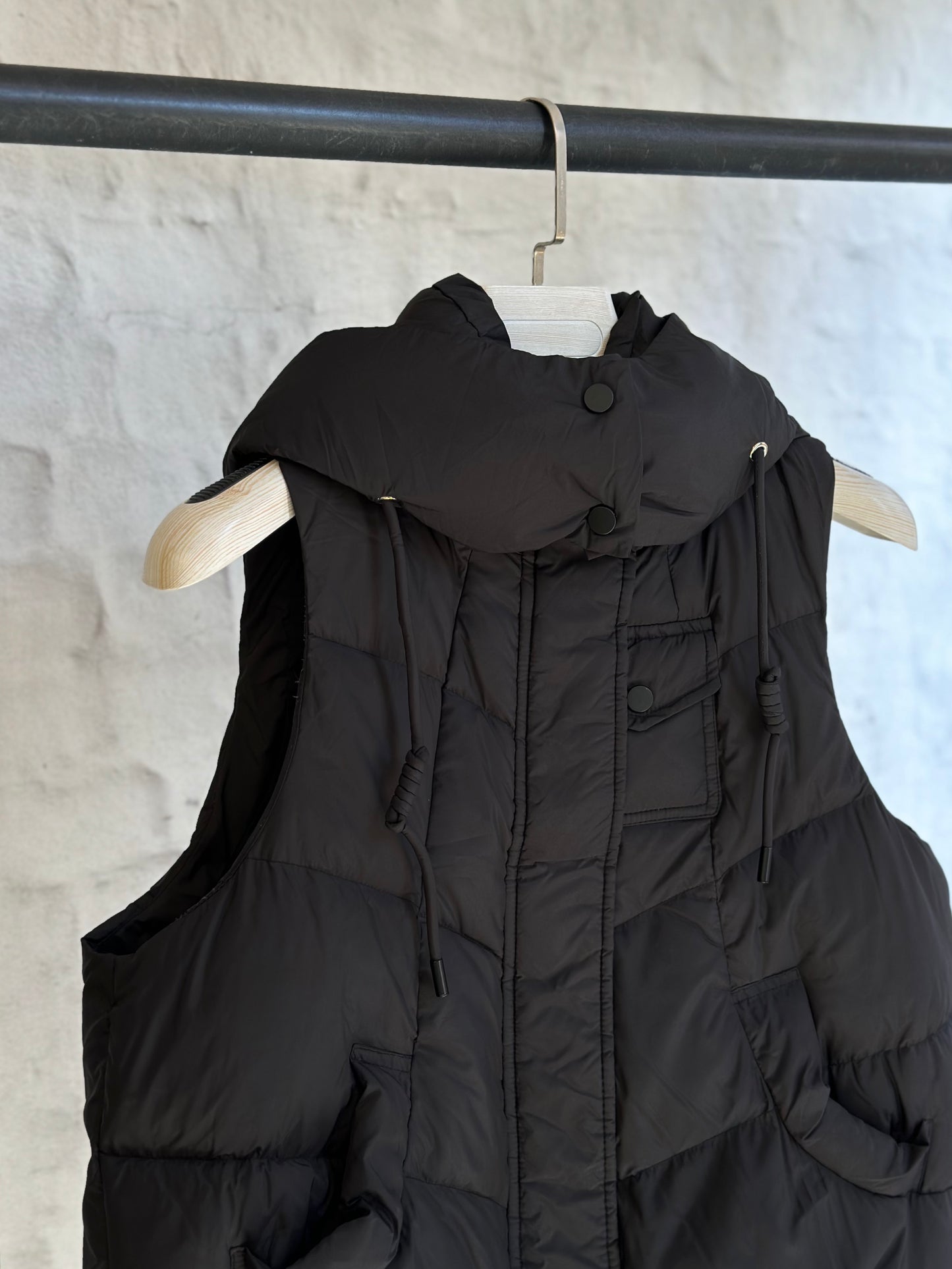 Дамски елек- къс,черен