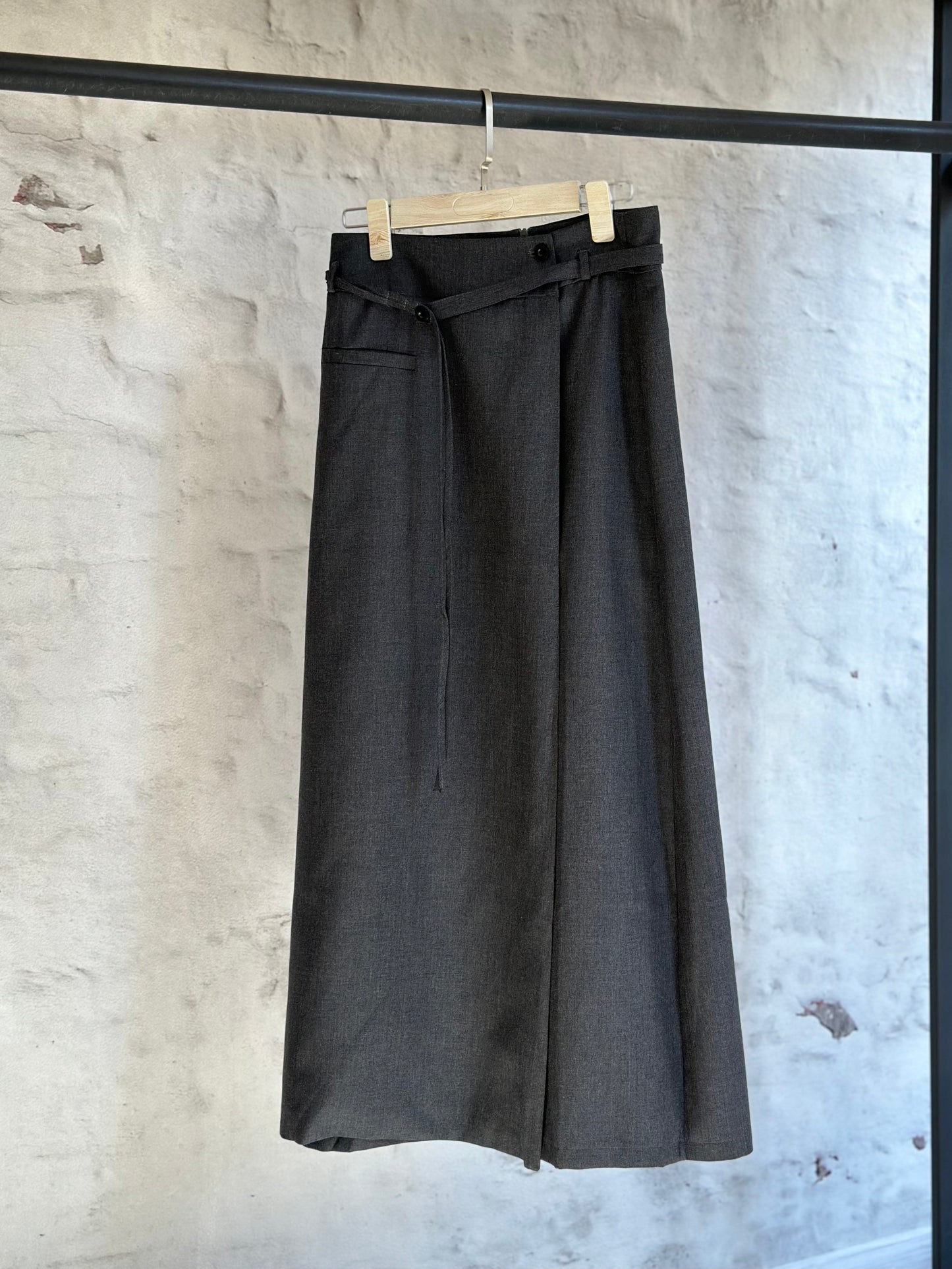 Дамска пола-черна