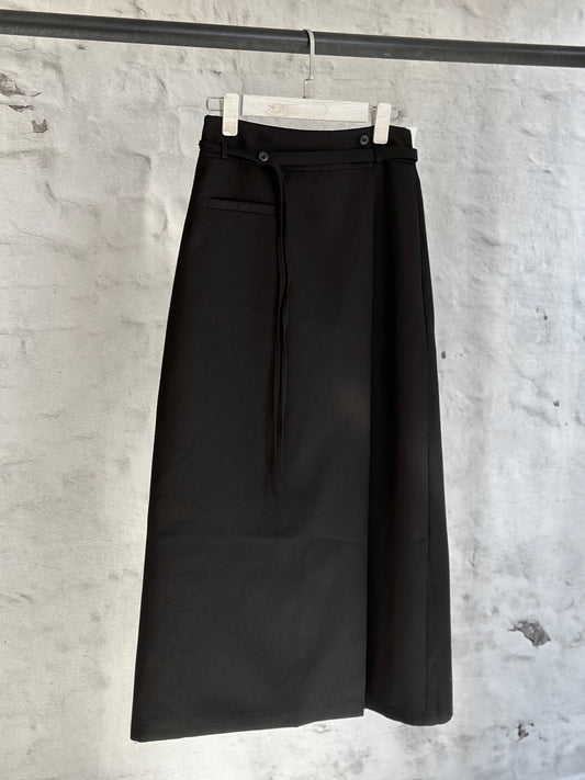 Дамска пола-черна