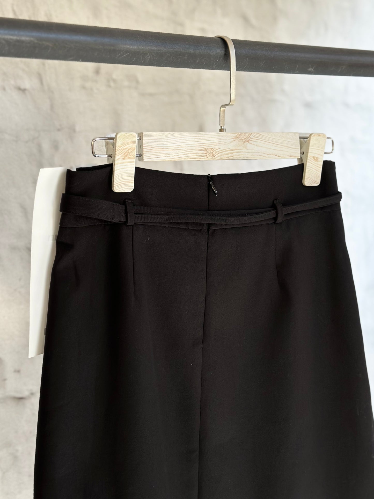 Дамска пола-черна