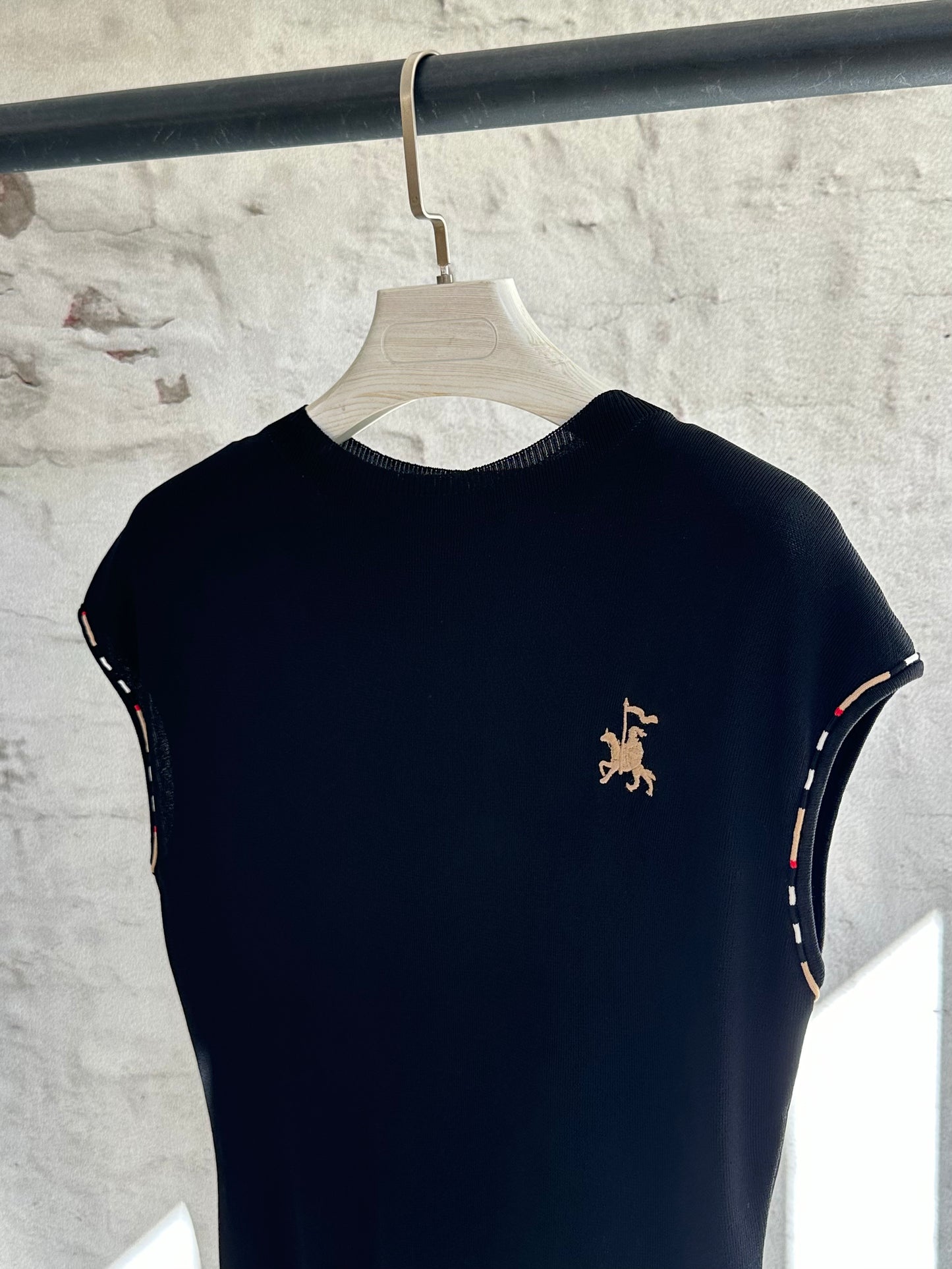 Дамско плетено елече- черно