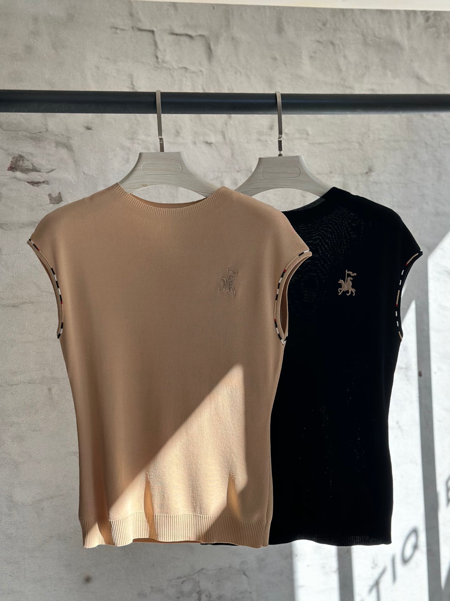 Дамско плетено елече- кафяво