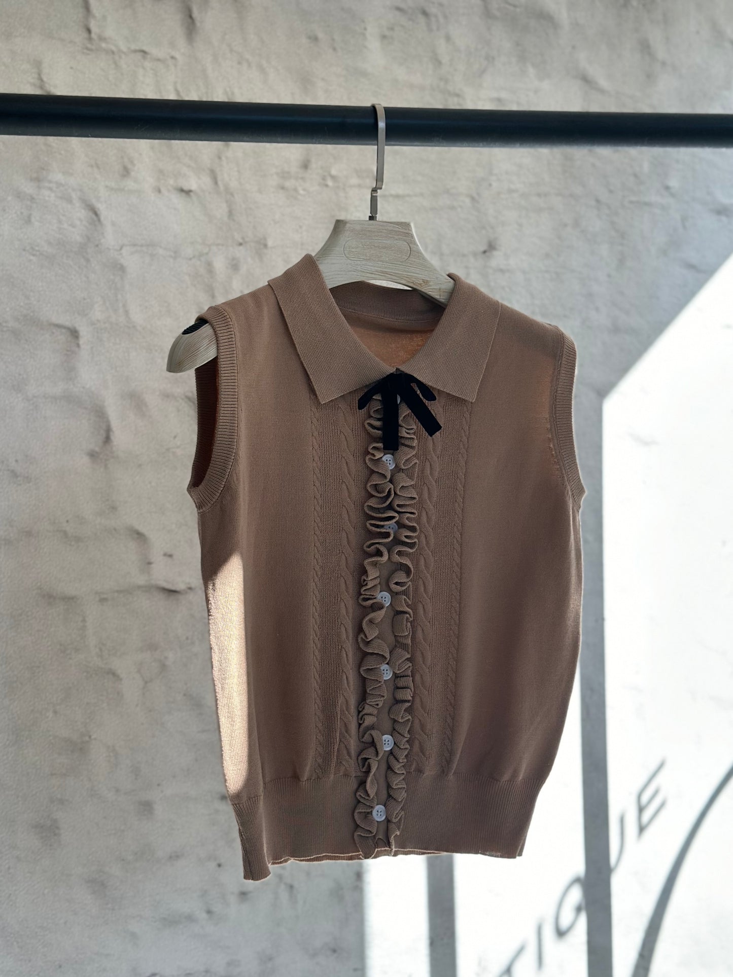 Дамско плетено елече- бежово