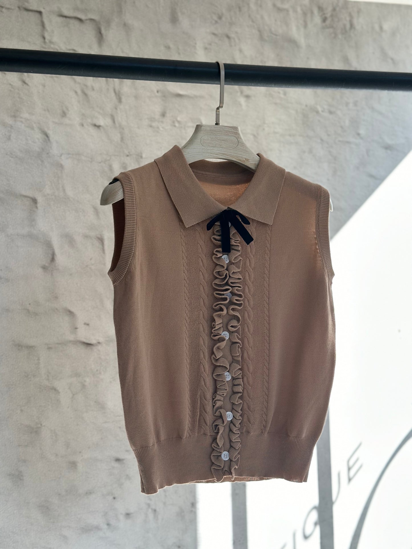 Дамско плетено елече- бежово