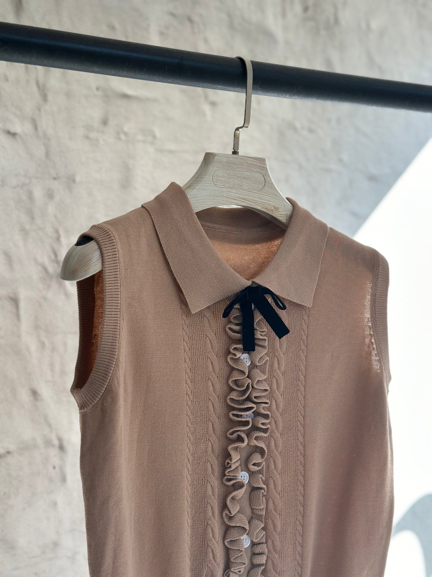 Дамско плетено елече- бежово