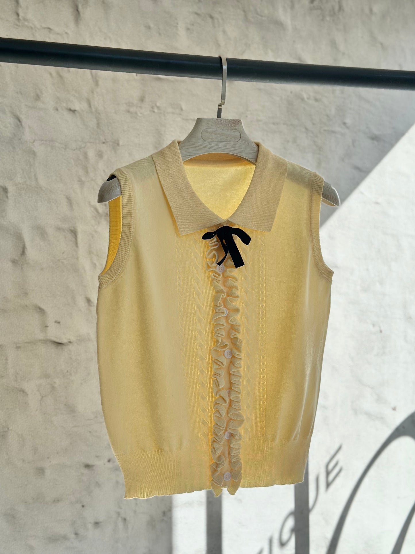 Дамско плетено елече- жълто