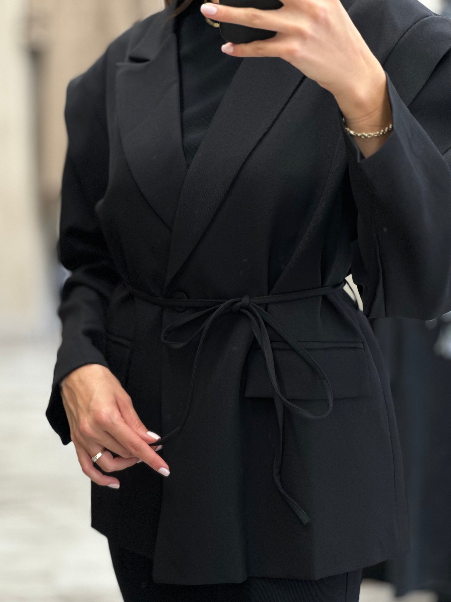 Дамско спортно-елегантно сако с връзки- черно