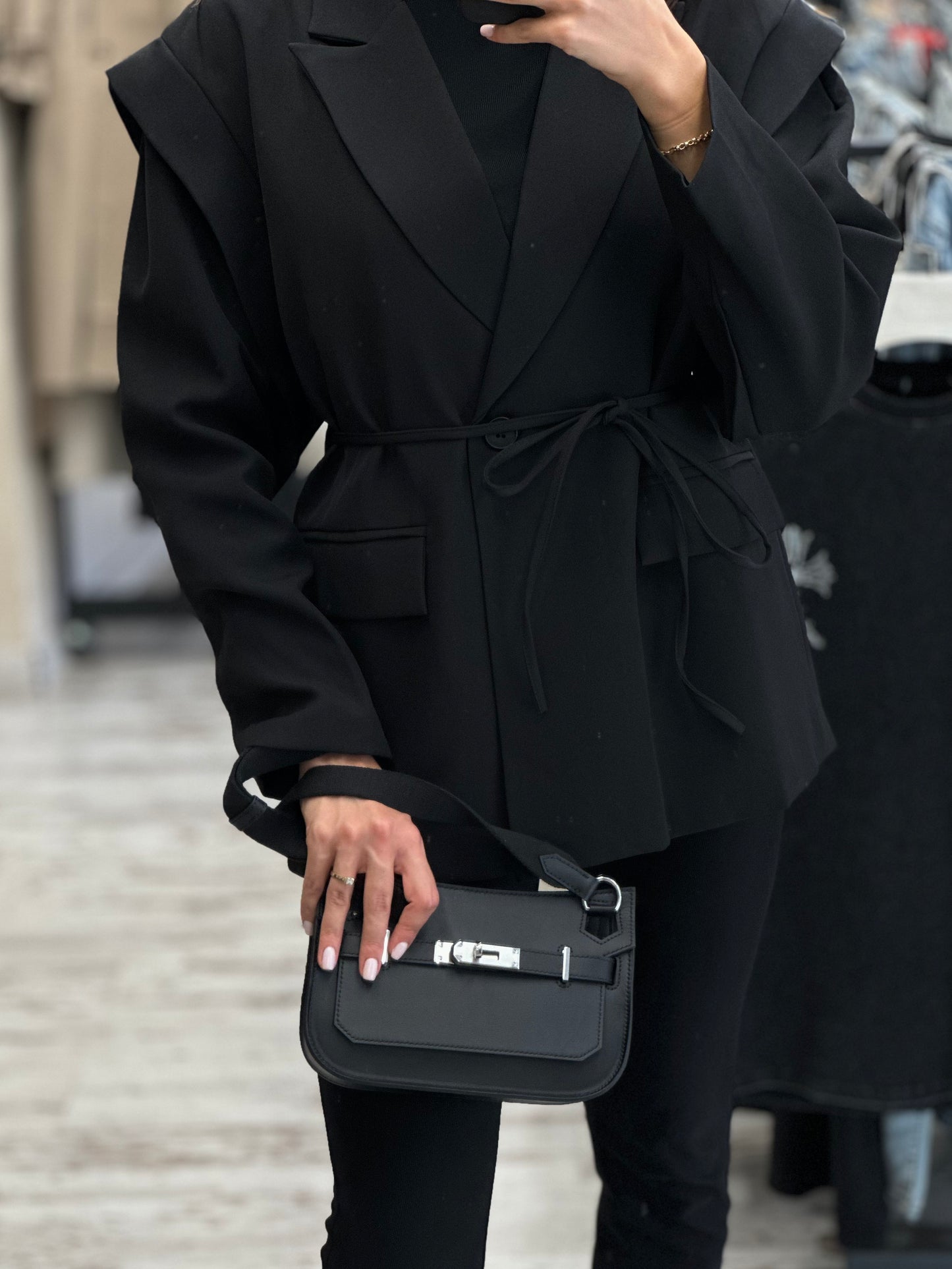 Дамско спортно-елегантно сако с връзки- черно