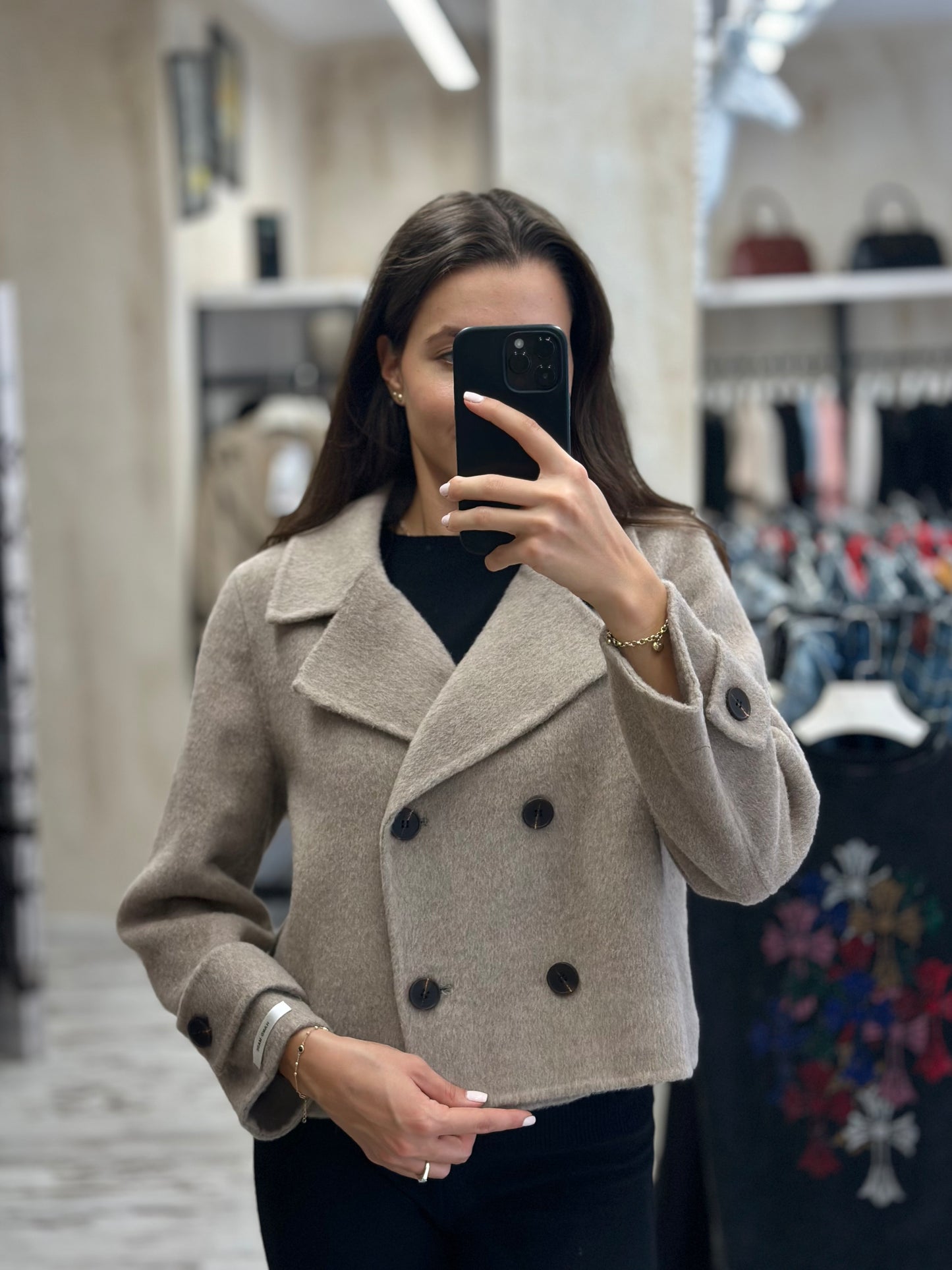 Дамско вълнено късо палто-бежово