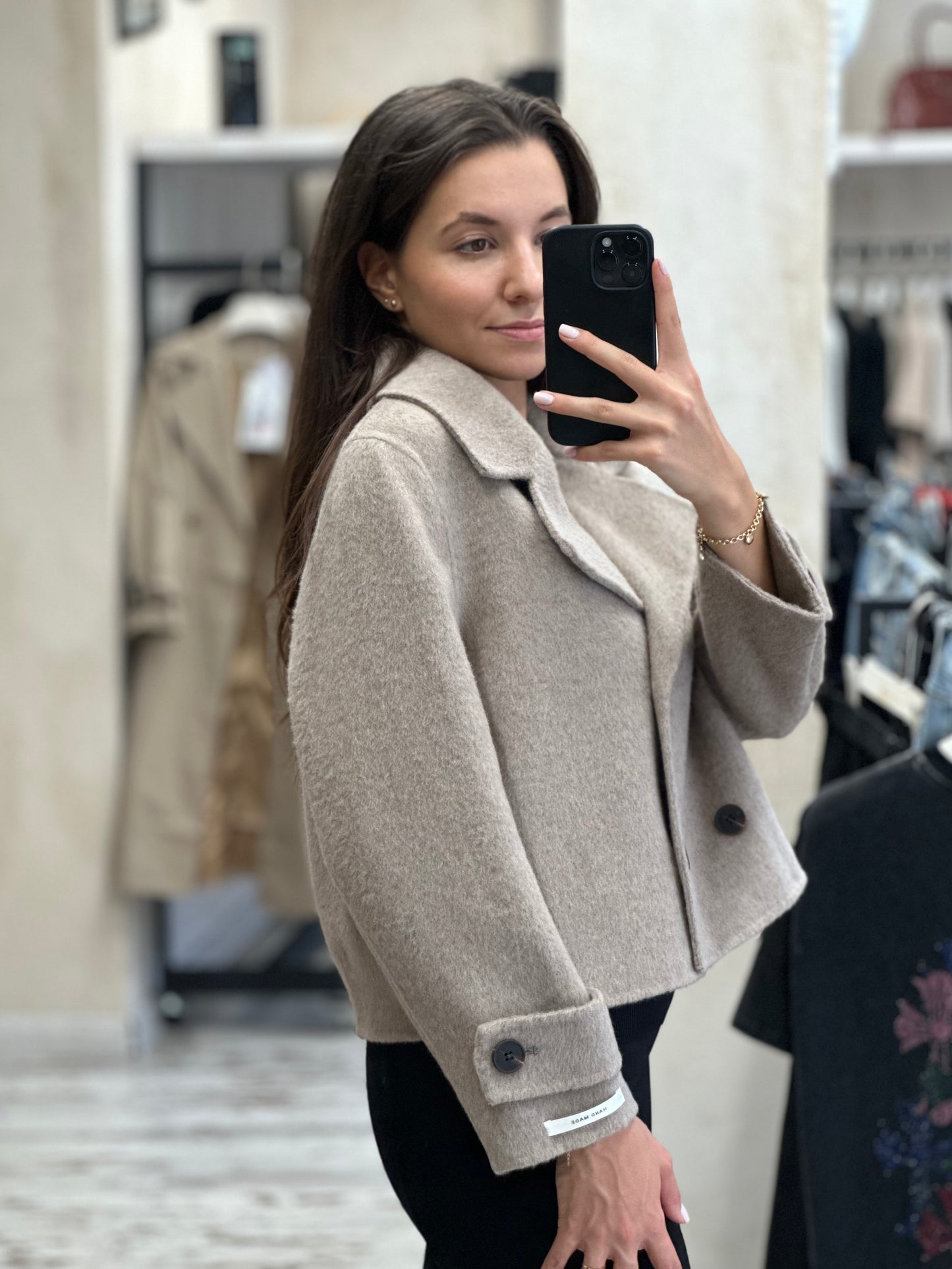 Дамско вълнено късо палто-бежово