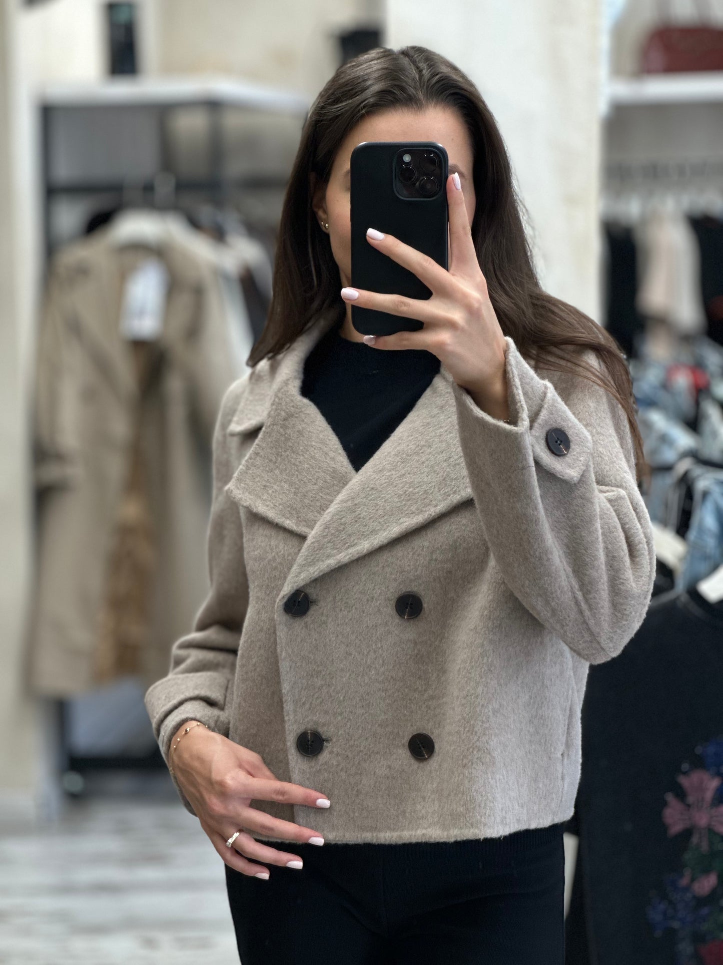 Дамско вълнено късо палто-бежово