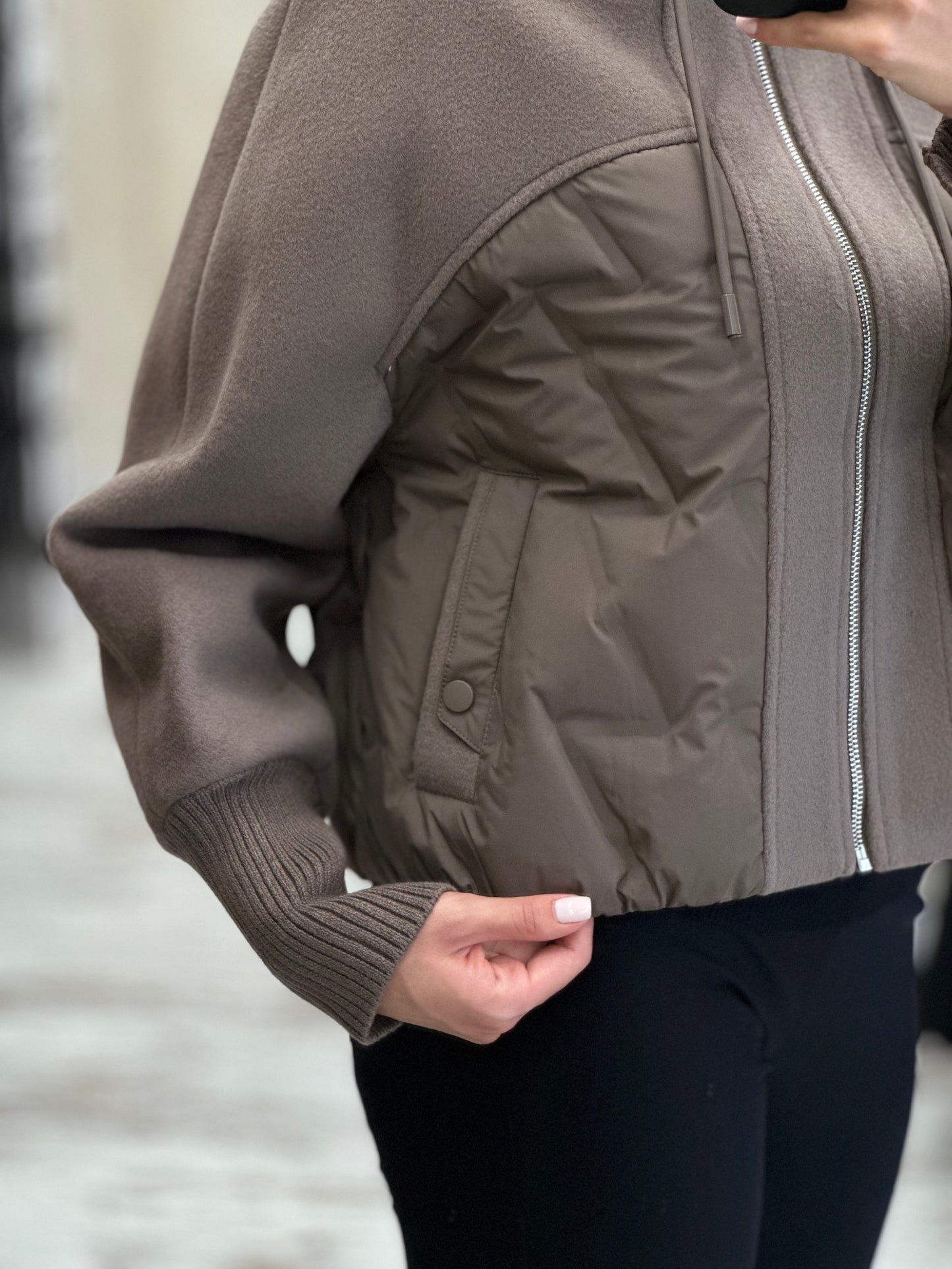 Дамско късо палто с цип-кафяво