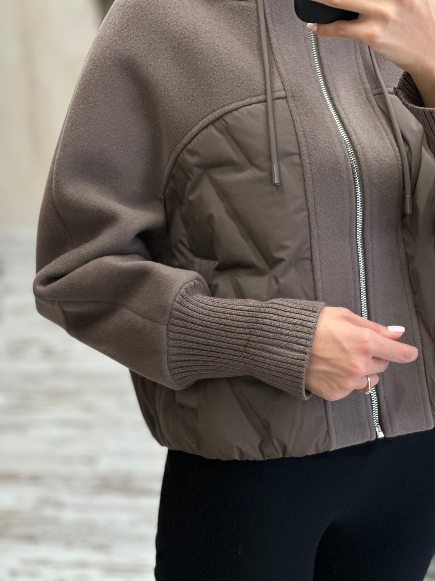 Дамско късо палто с цип-кафяво