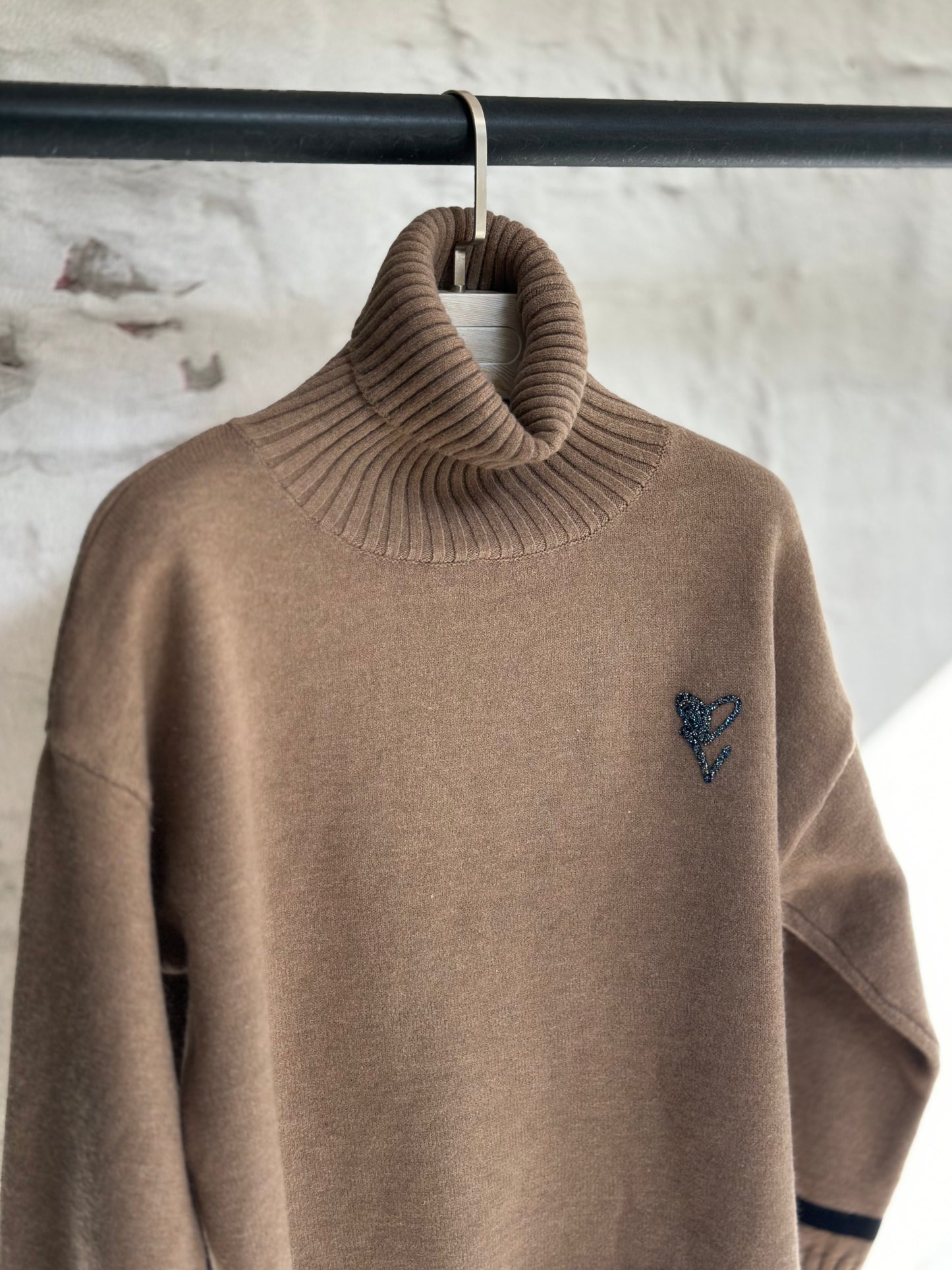 Дамски пуловер поло-бежов