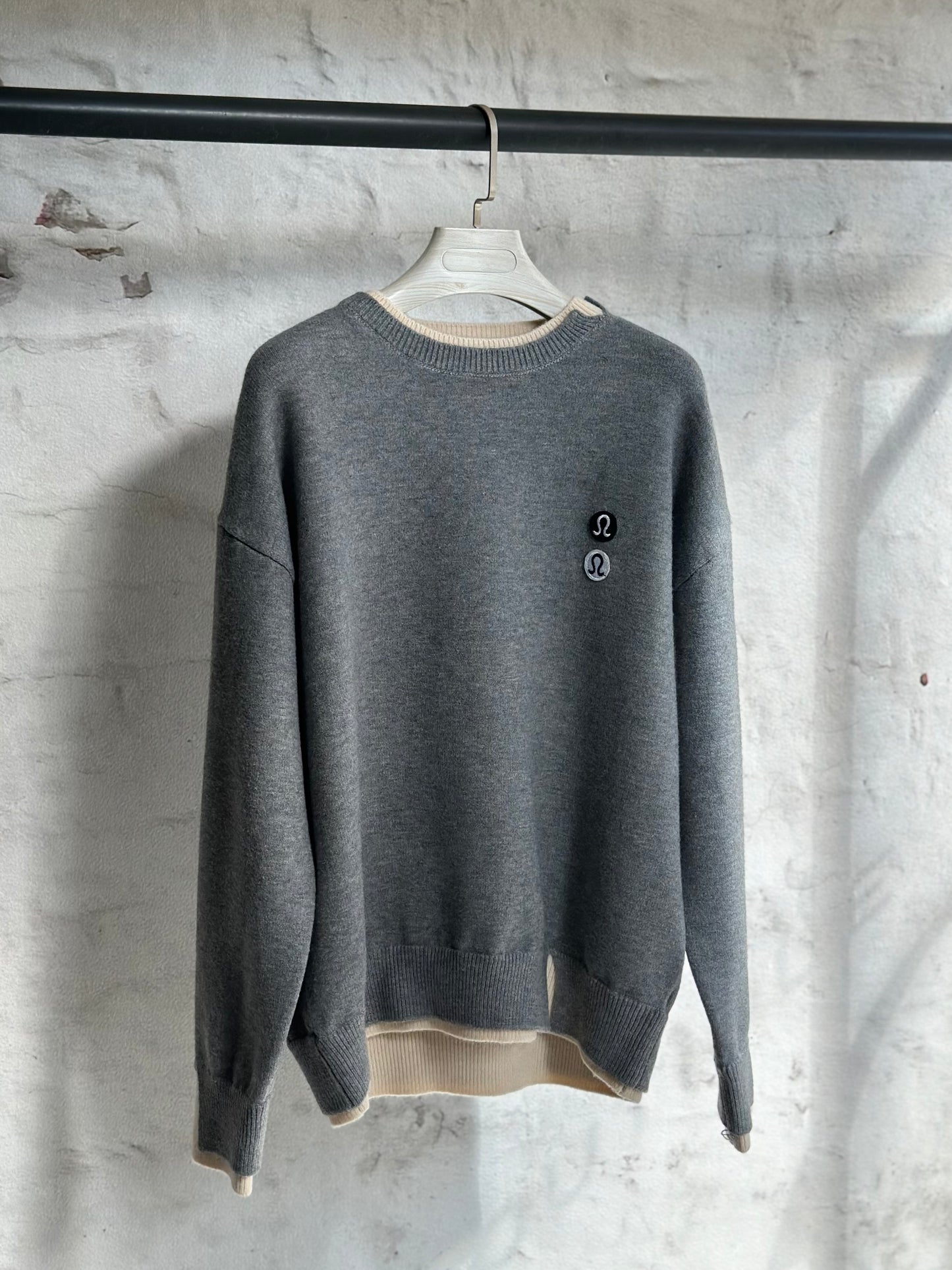 Дамски пуловер Омега- сив