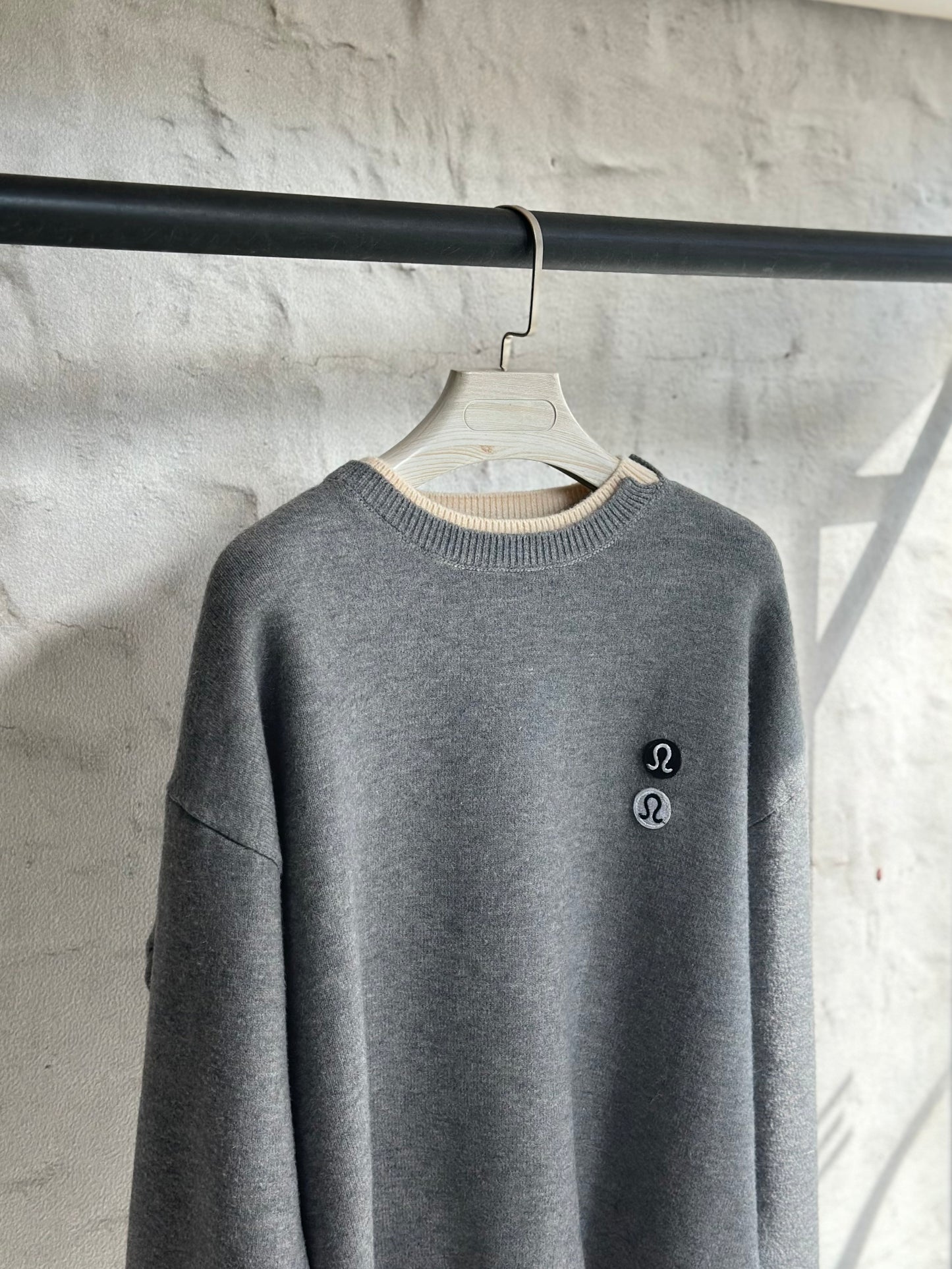 Дамски пуловер Омега- сив