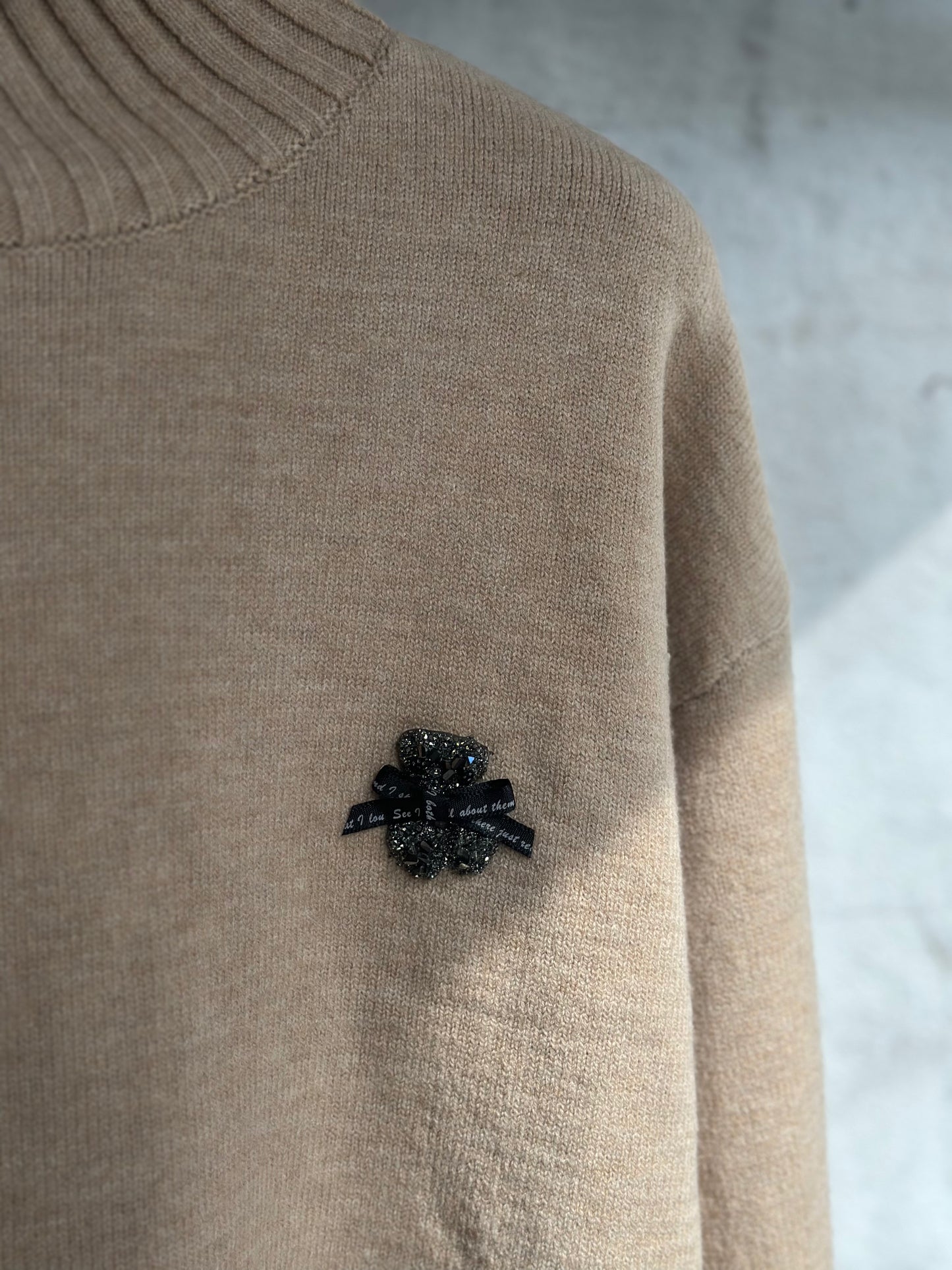 Дамско полуполо с мече- бежов