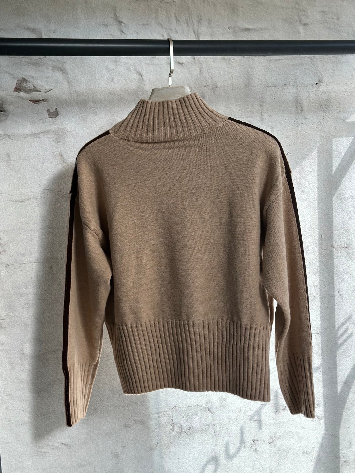 Дамско полуполо с мече- бежов