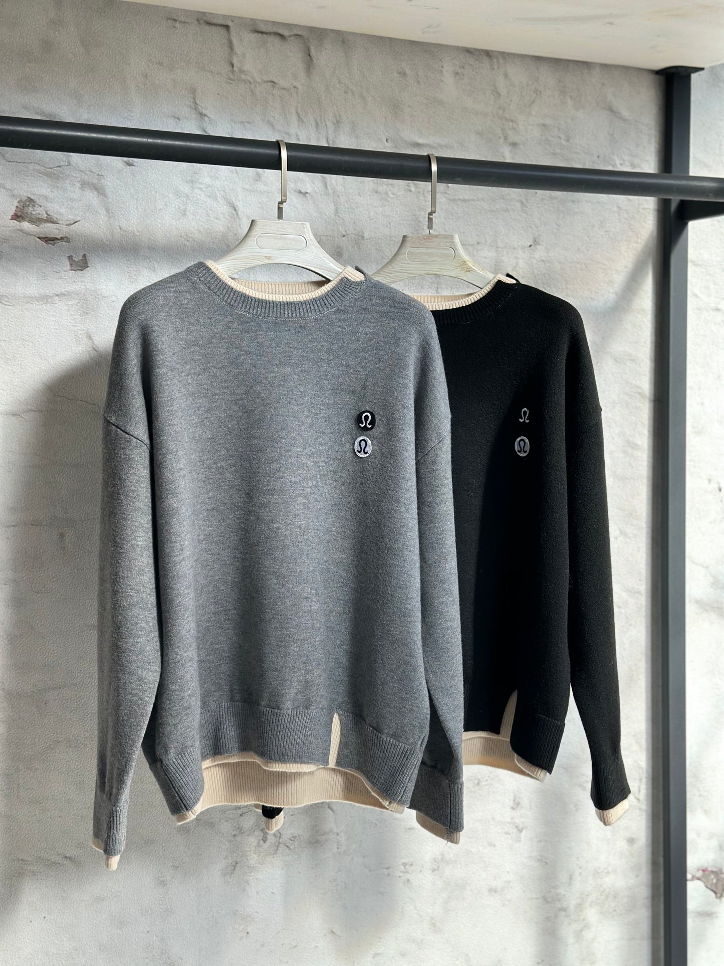 Дамски пуловер Омега- сив