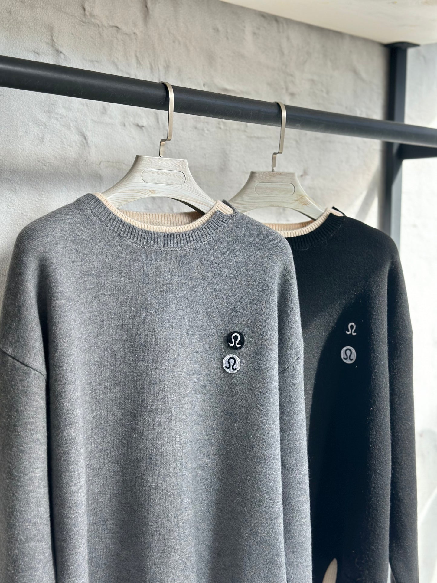 Дамски пуловер Омега- сив