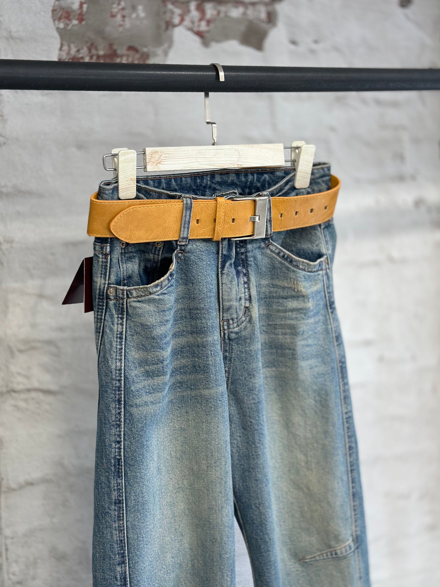 Дамски дънки с колан